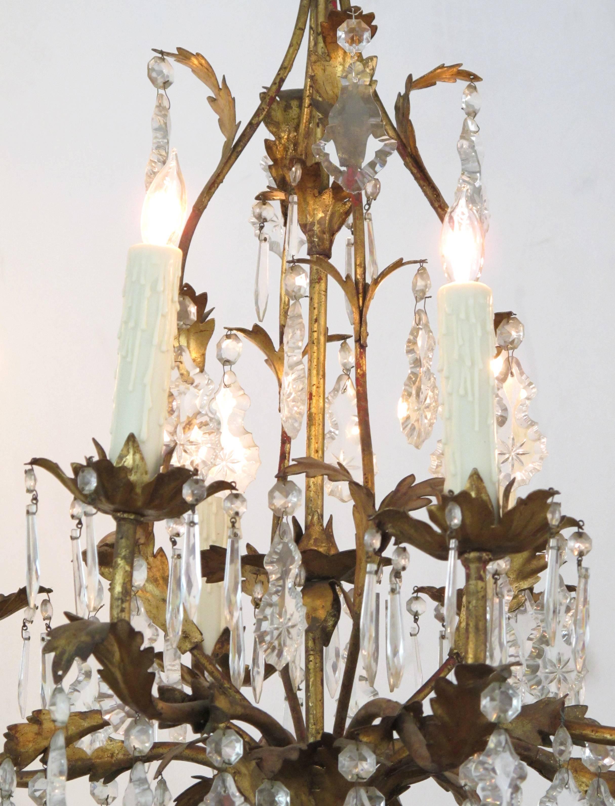 Elegant Italian 1960s Hollywood Regency Eight-Light Gilt-Tole Chandelier In Excellent Condition In San Francisco, CA