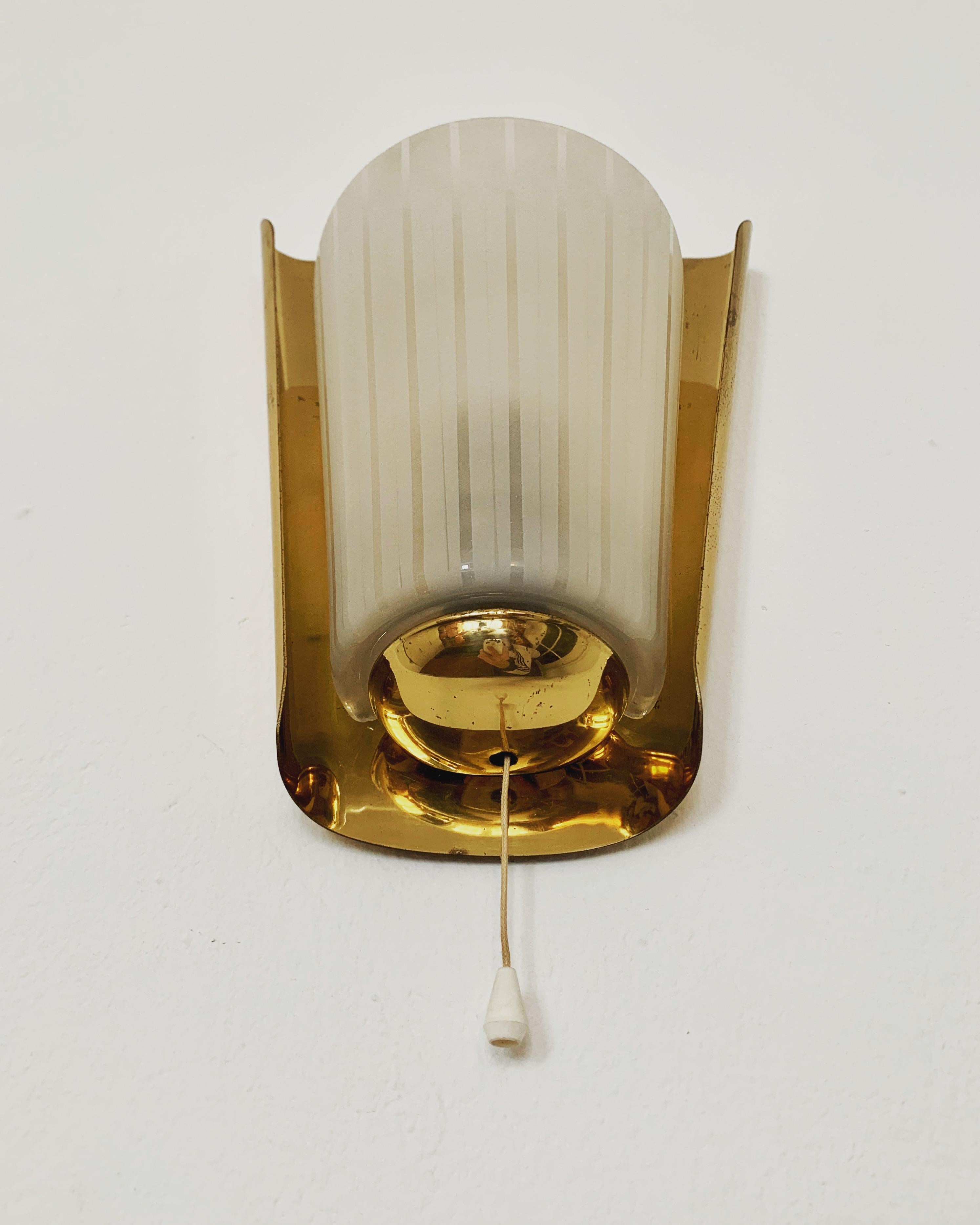 Lampada da parete in ottone di Wilhelm Wagenfeld per Peill & Putzler In condizioni buone in vendita a München, DE