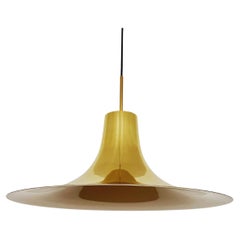 Lampada a sospensione a forma di tromba dorata