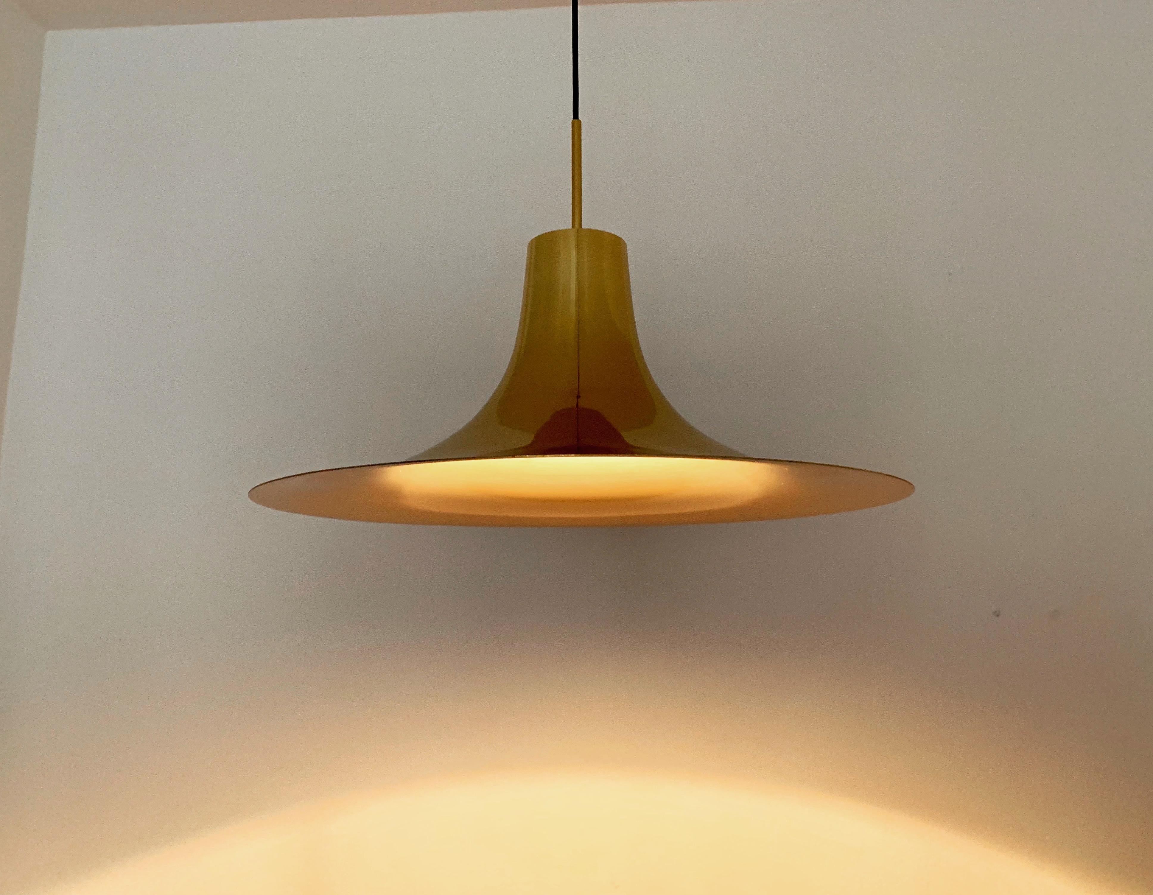Lampada a sospensione a forma di tromba dorata in vendita 2