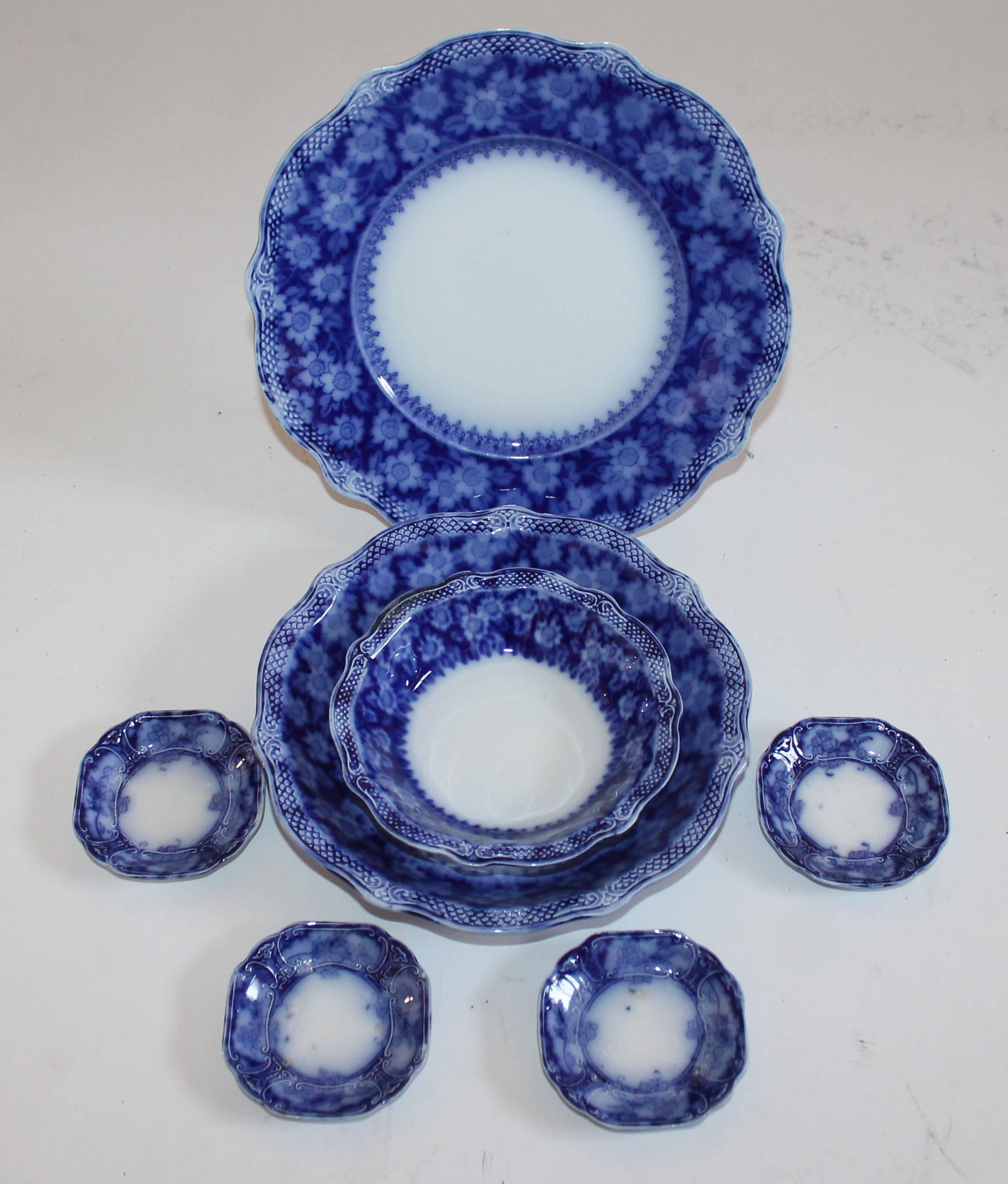 Beautiful Till & Sons set of seven bowls and plates. These English made plates and bowls are a stunning sight. The blue rims of eat plate and bowl a filled with a beautiful floral pattern. The smallest four plates have am ivy with floral pattern.