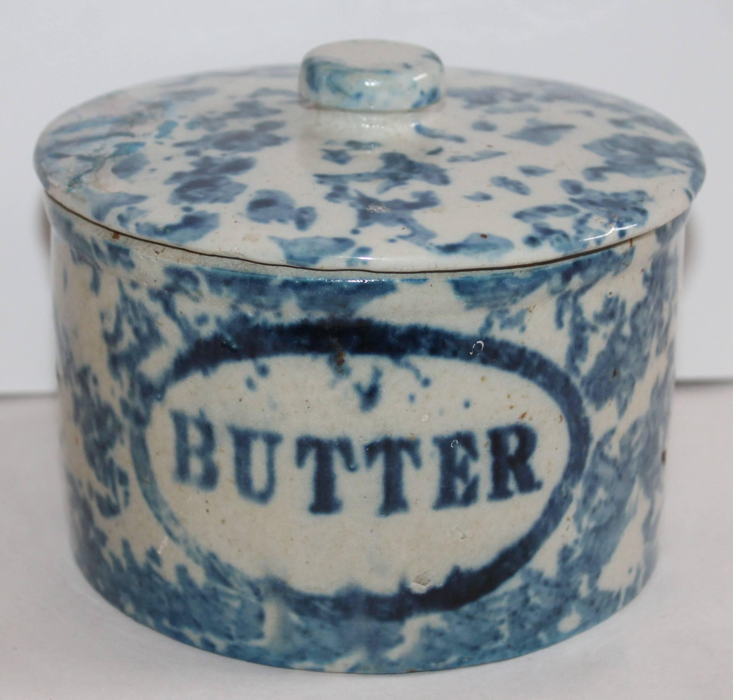 Collection of Three 19th Century Sponge Ware Pottery Butter Crocks In Good Condition For Sale In Los Angeles, CA