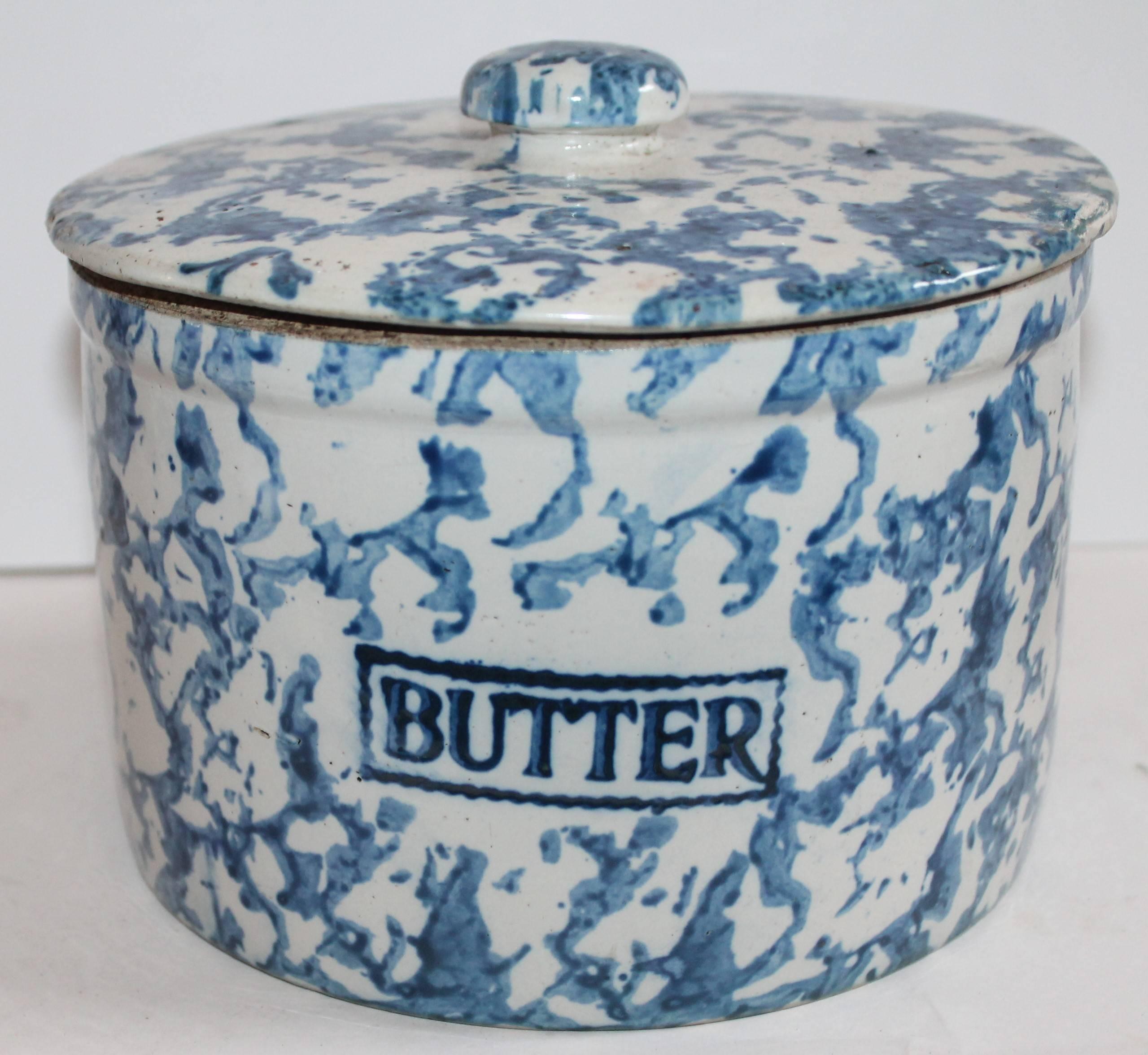 Américain Collection de trois crochets à beurre en poterie Sponge Ware du 19ème siècle en vente