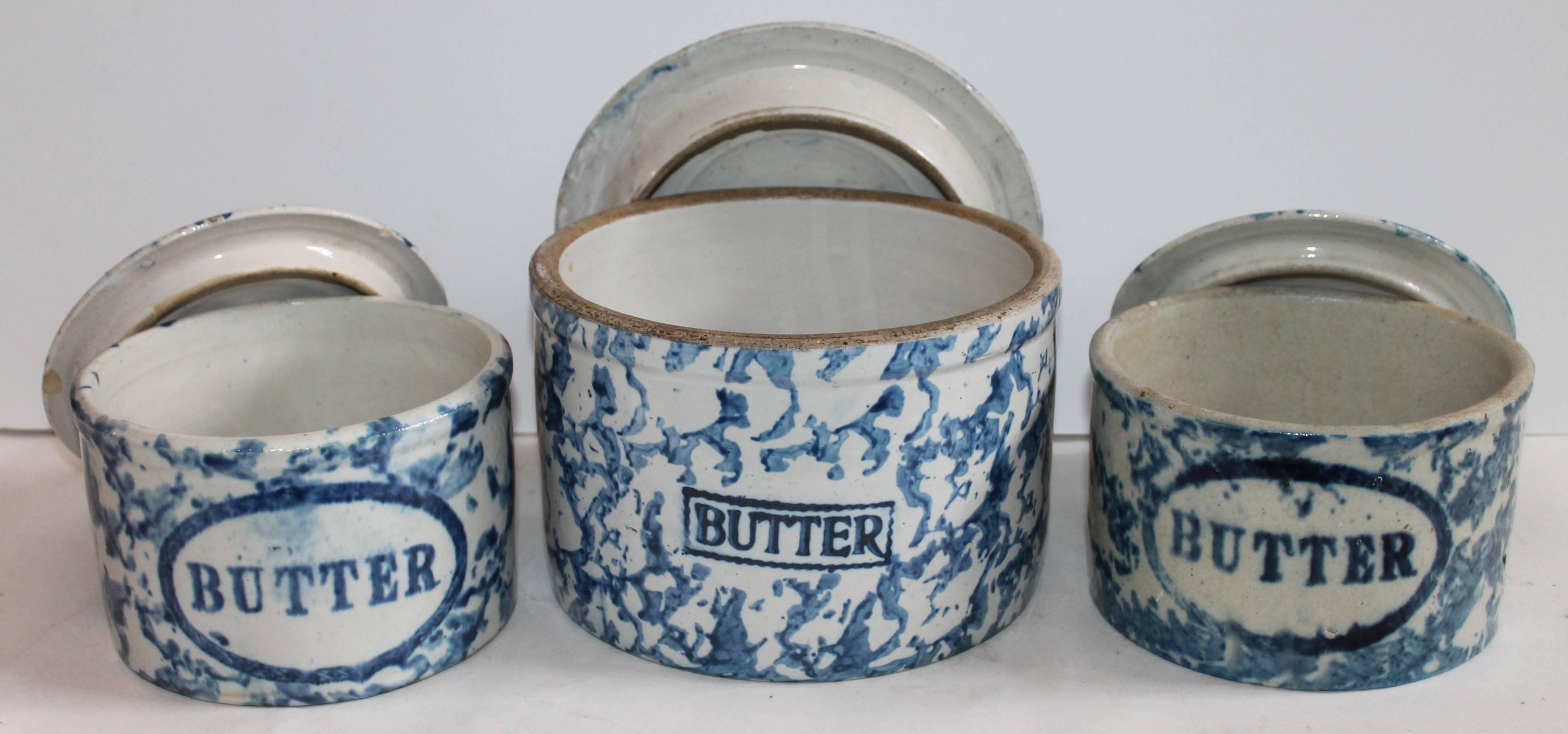 Country Collection of Three 19th Century Sponge Ware Pottery Butter Crocks For Sale