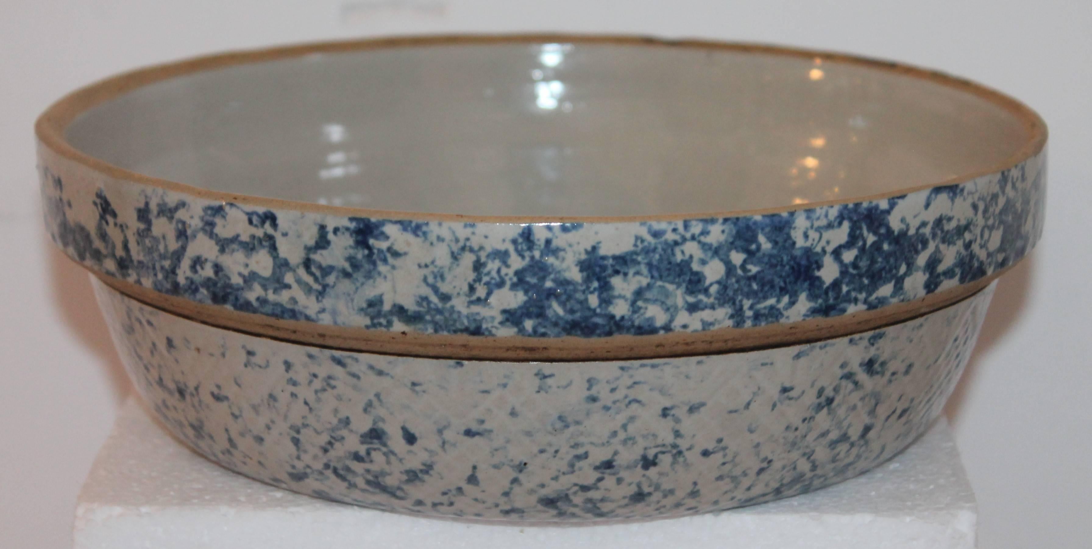 Pottery Pair of Sponge Ware Mixing Bowls For Sale
