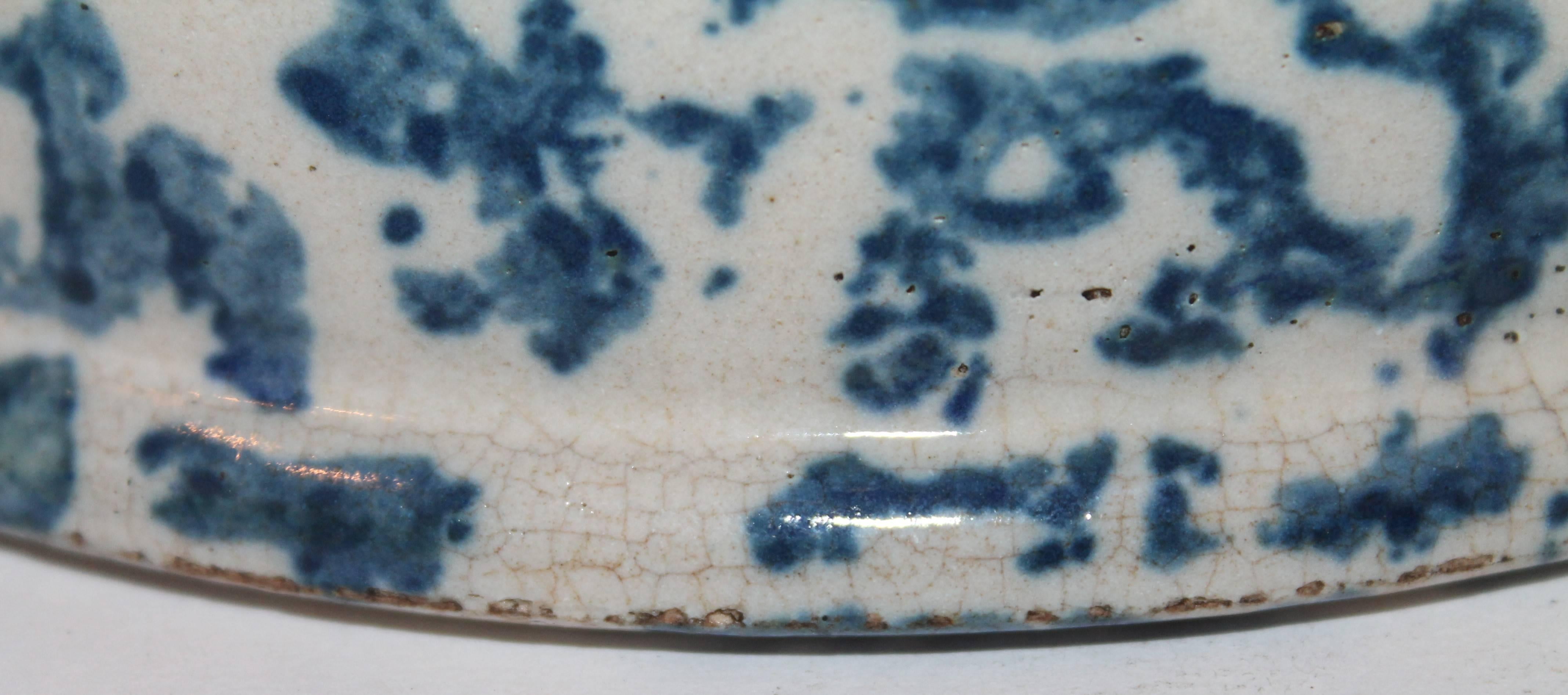 19th Century Sponge Ware Pottery Serving Bowl For Sale 1