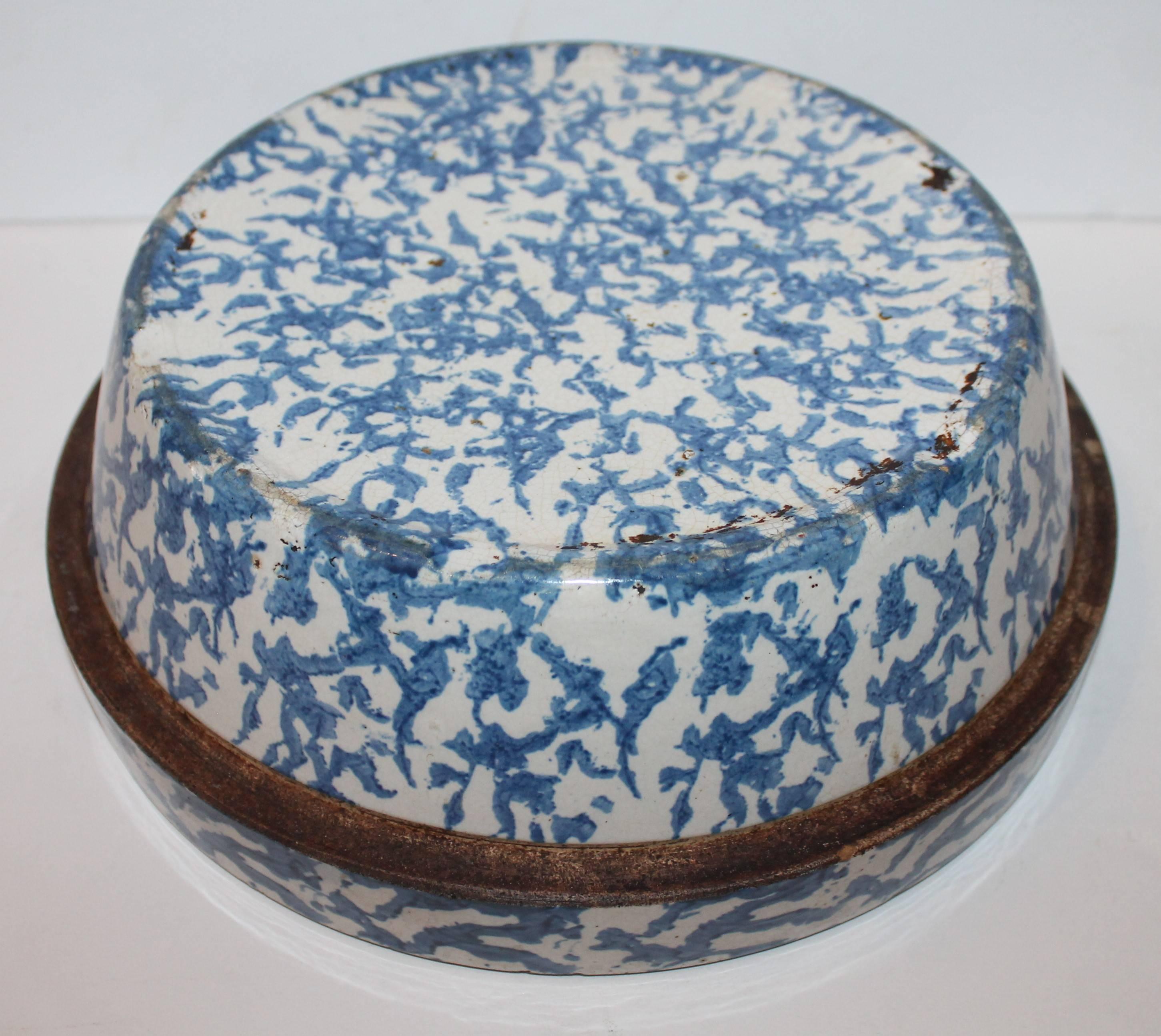 19th Century American Sponge Ware Bake Dish / Pot In Good Condition For Sale In Los Angeles, CA