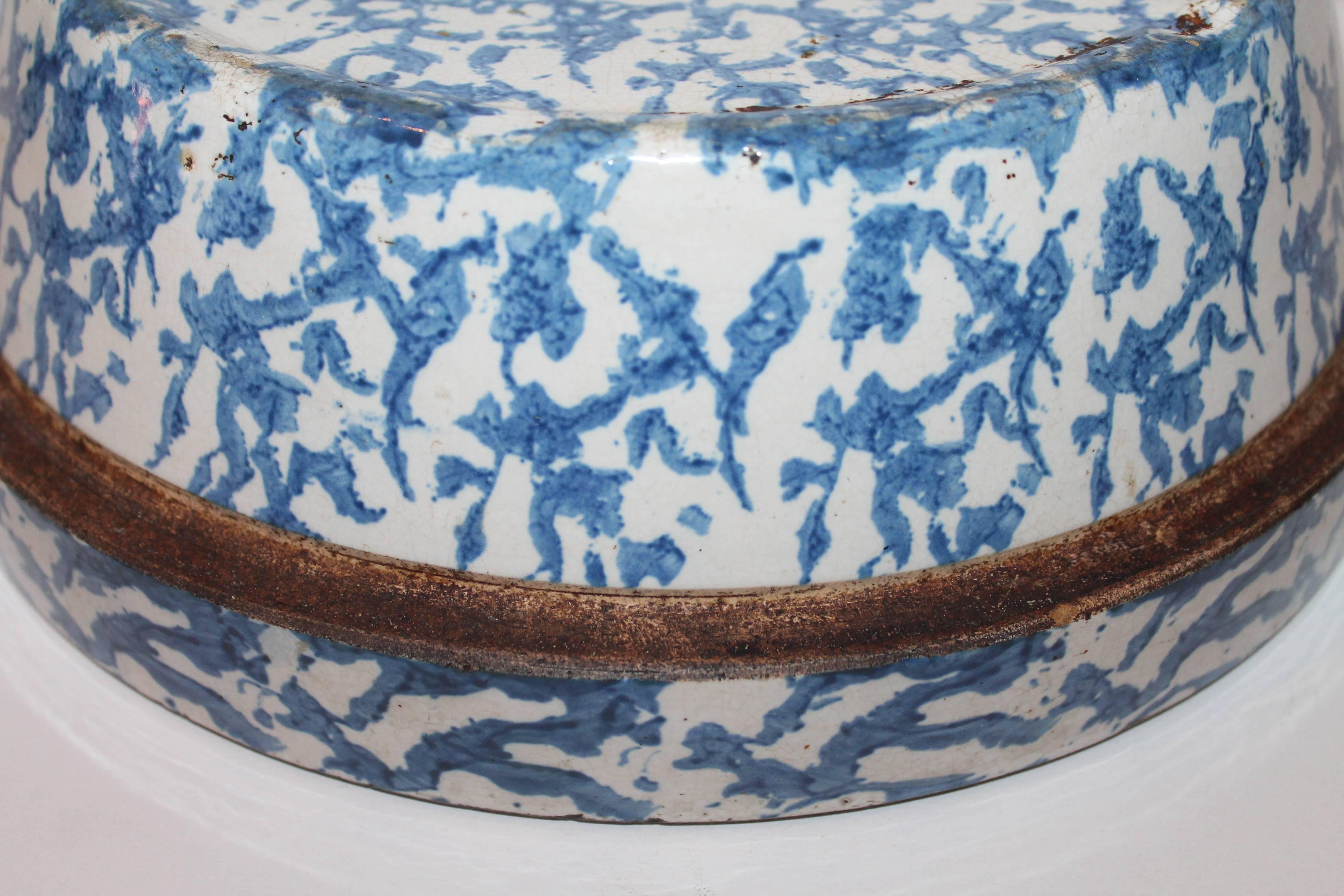 Pottery 19th Century American Sponge Ware Bake Dish / Pot For Sale