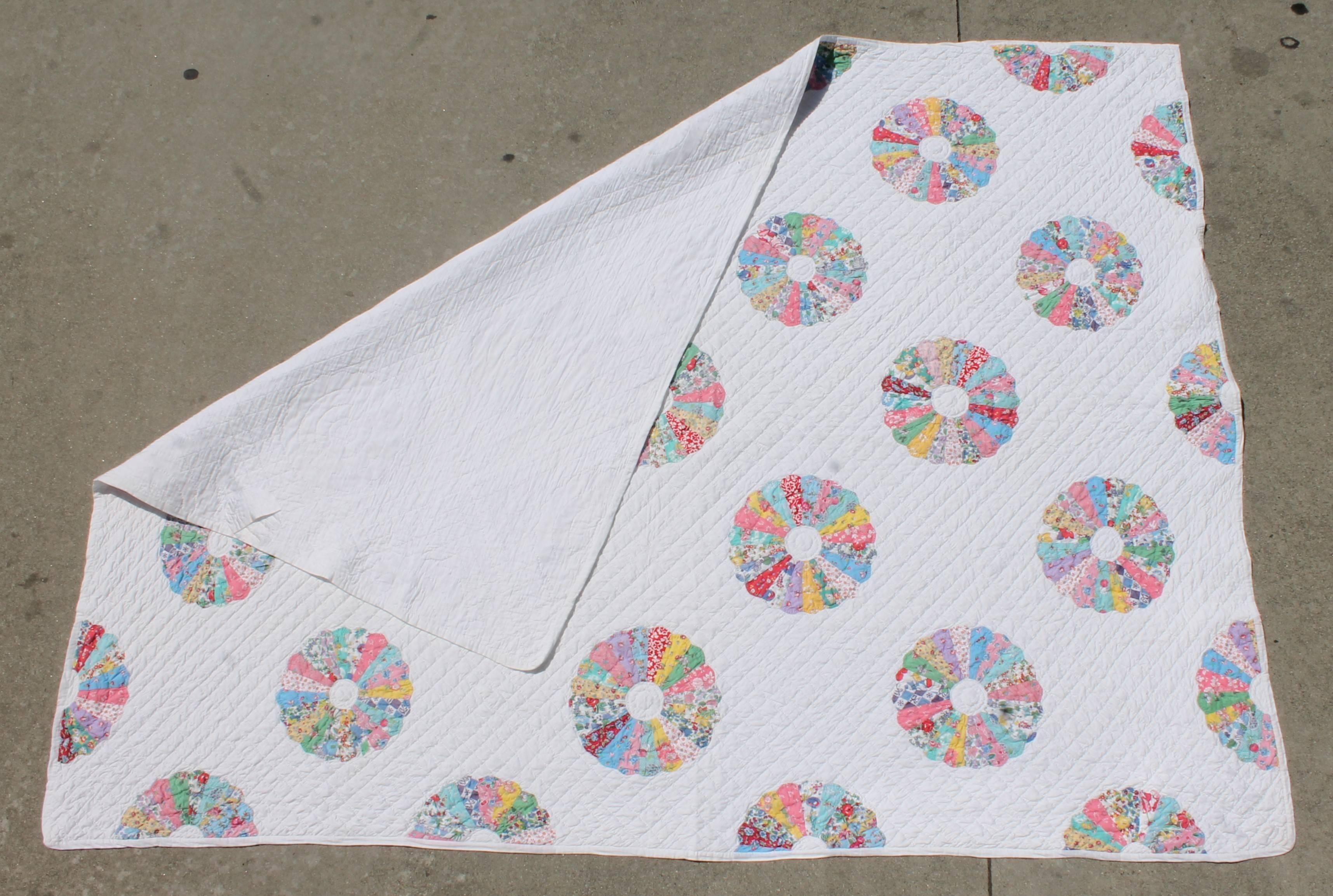 Hand-Crafted Pastel Quilt in Dresden Plate Pattern