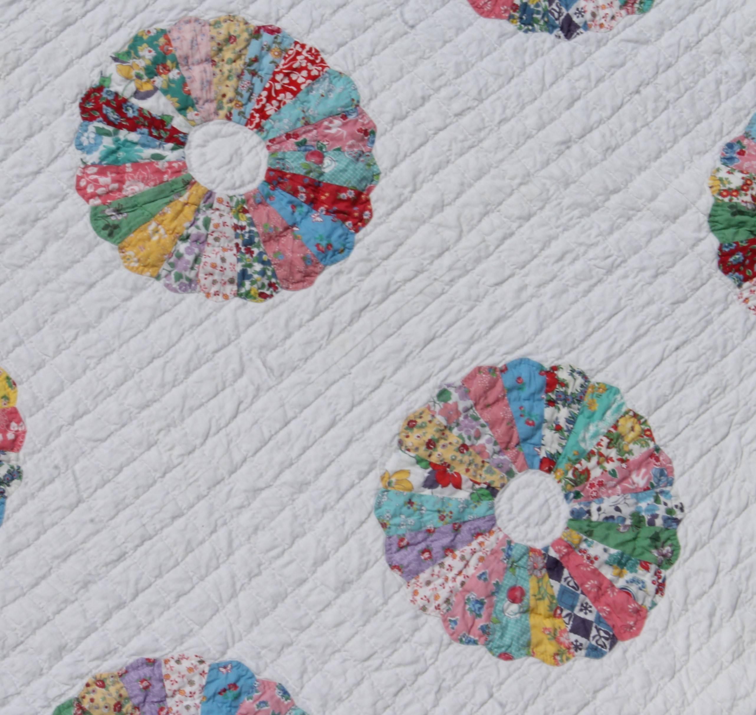 Country Pastel Quilt in Dresden Plate Pattern