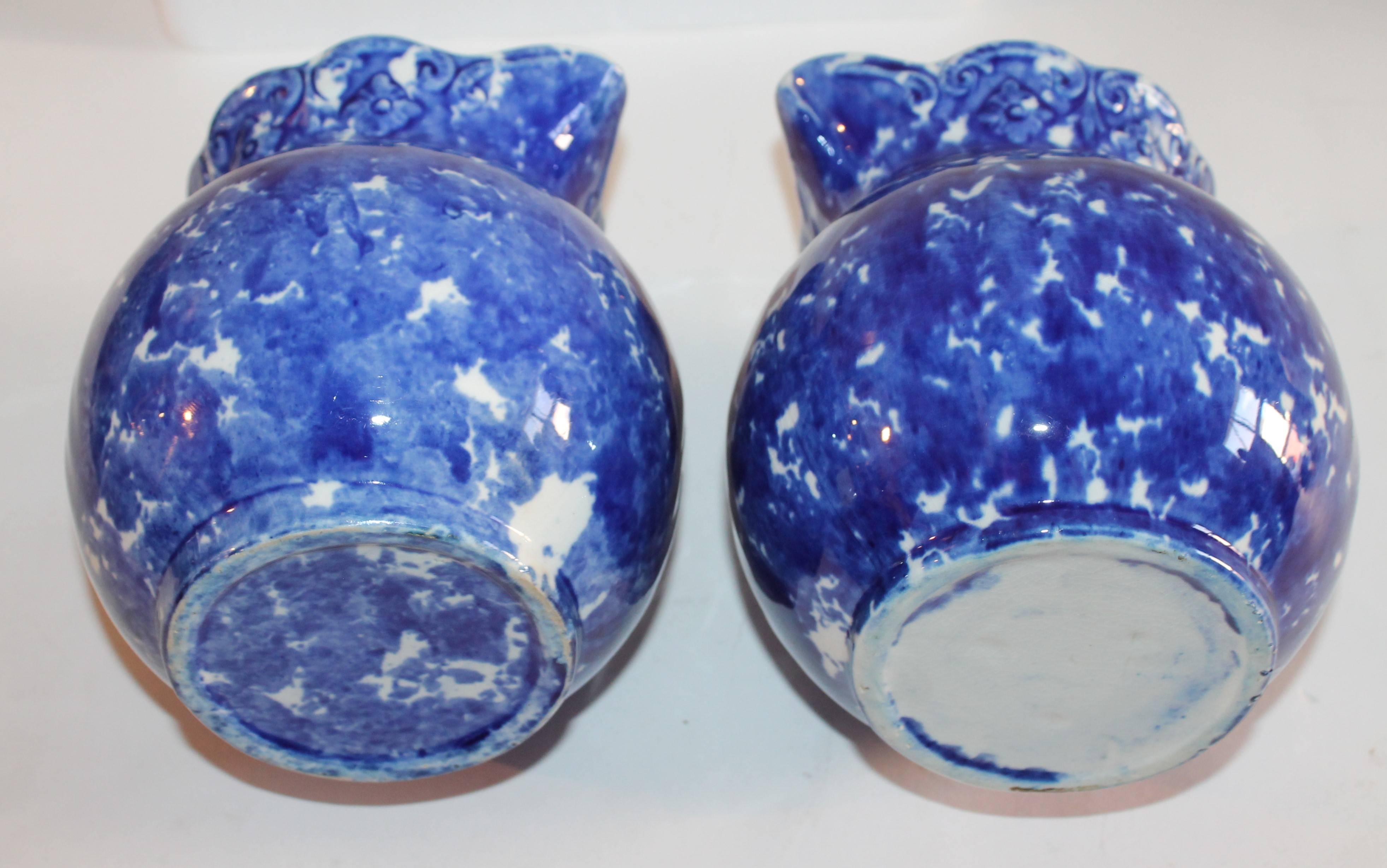 Sponge Ware Pottery Pitchers, 19th Century, Pair For Sale 3