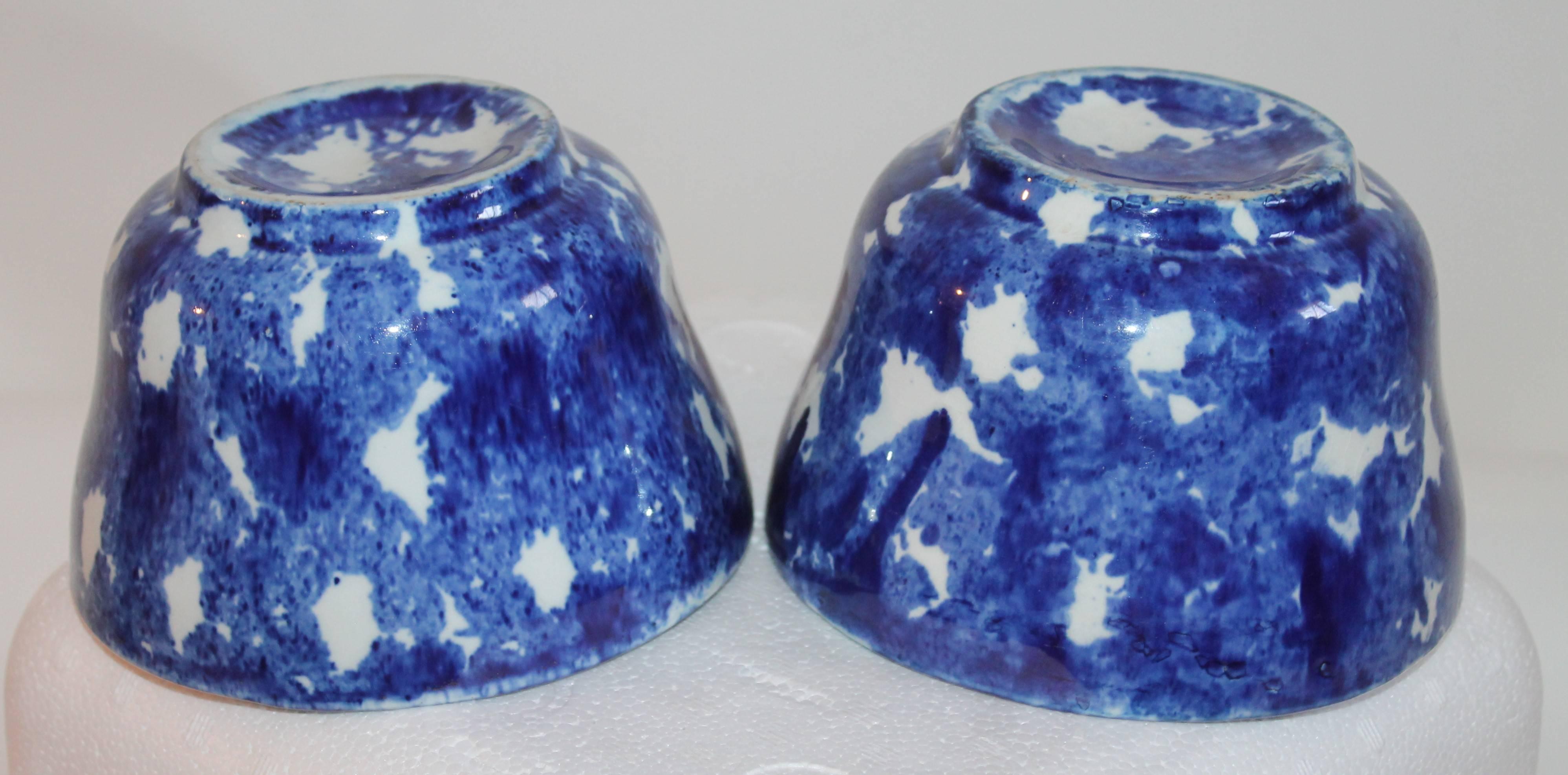 Hand-Painted Sponge Ware Pottery Waste Bowls, Pair For Sale