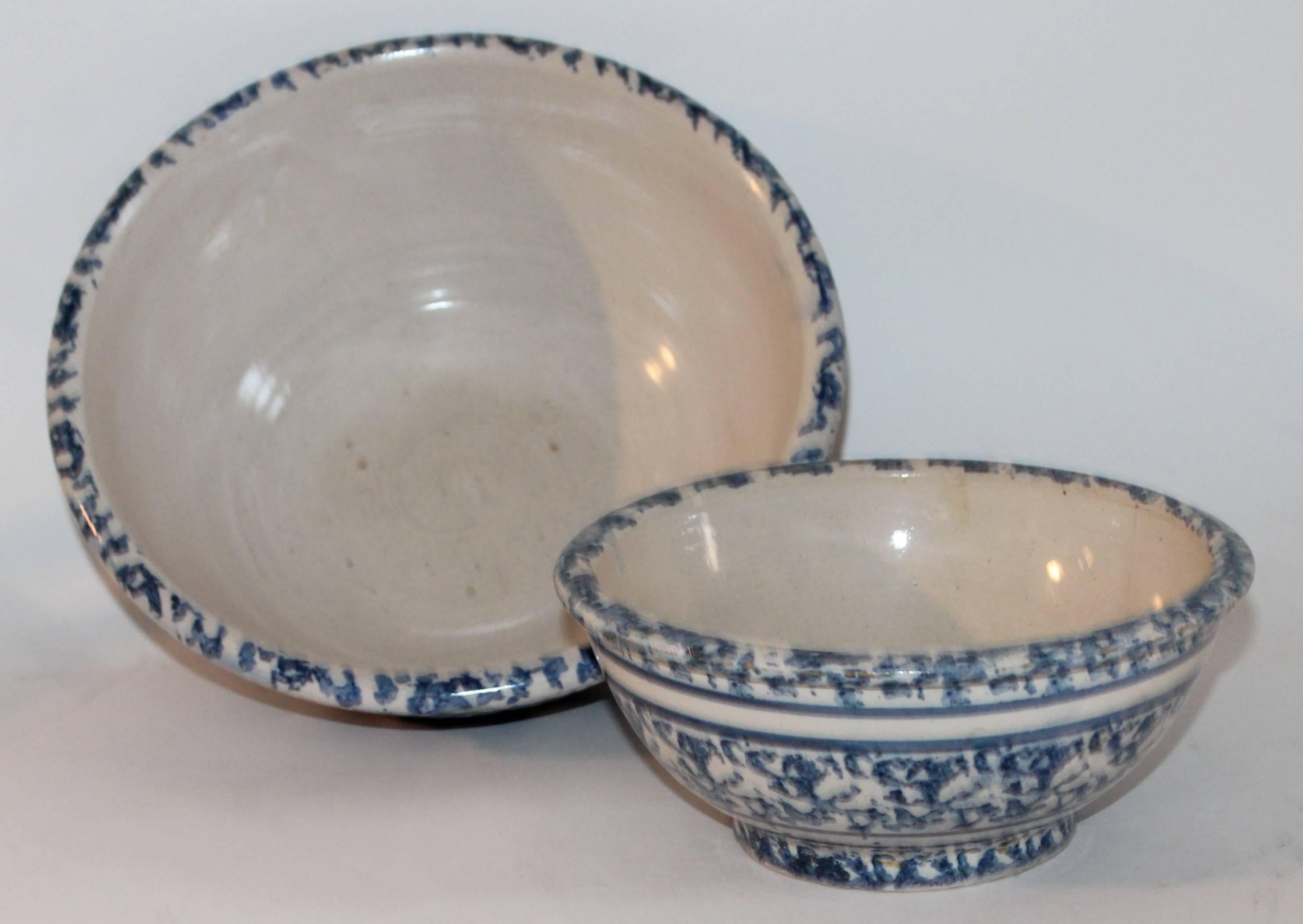This pair of large and small mixing bowls have double rings around the pattern and are in great condition. It’s very hard to find the matching set. Great on a shelf or in a collection. Measures: The smaller of the bowls is 8 inches in diameter and