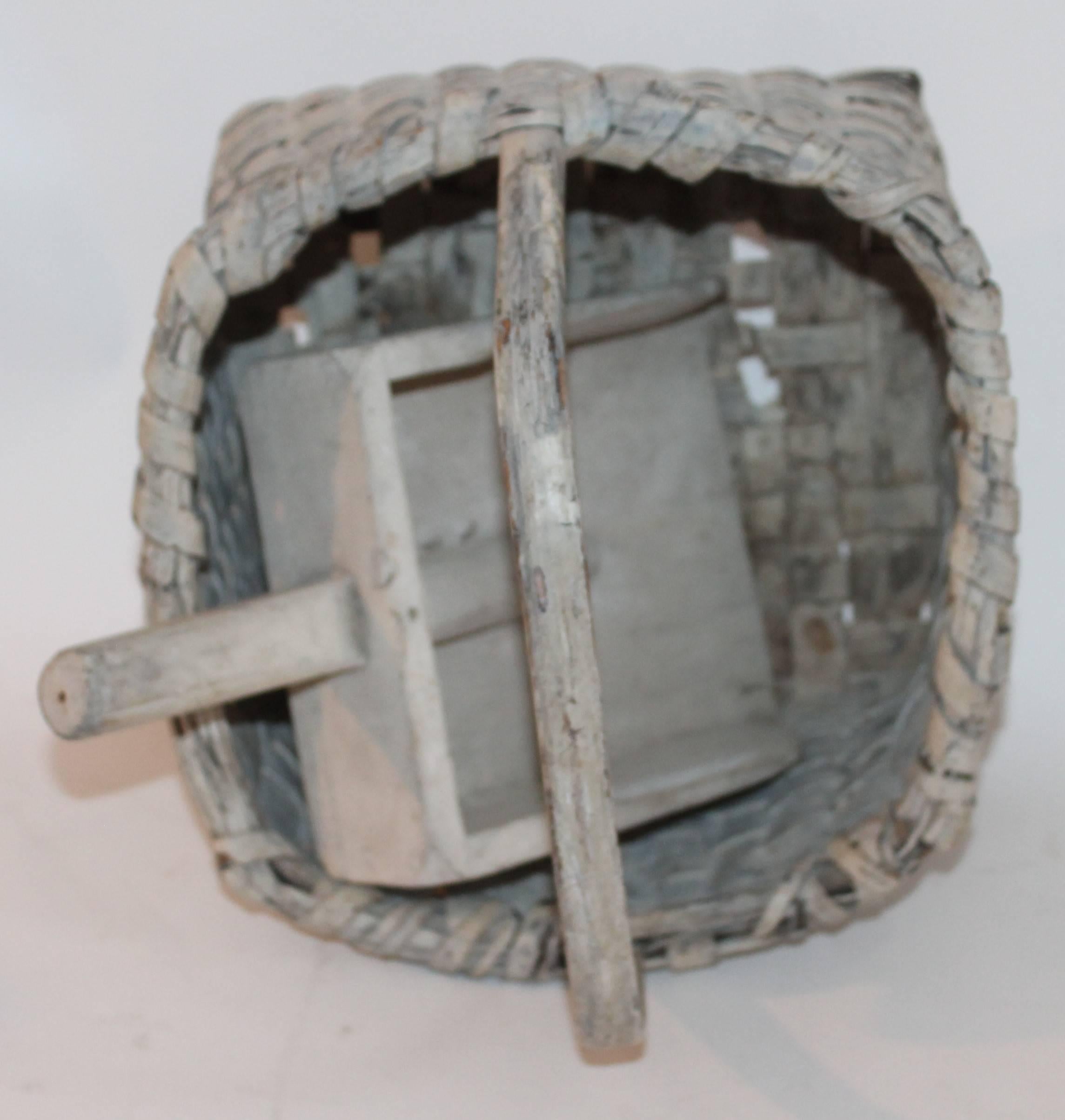 This rustic handmade original white painted basket is in good condition as found with the handmade original white painted wood scoop. Sold together.