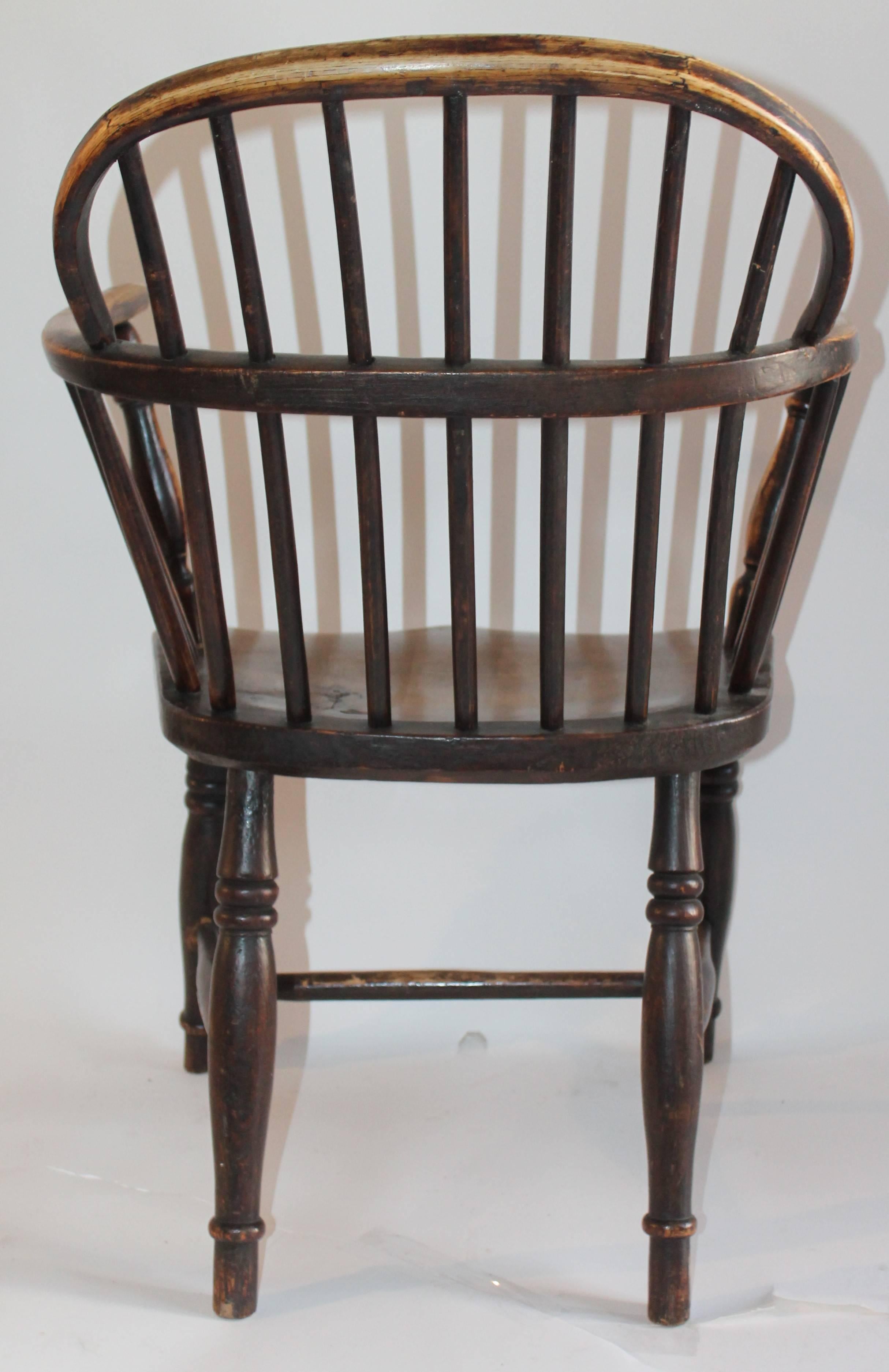 Extended Arm English 19th Century Windsor Chair In Excellent Condition In Los Angeles, CA