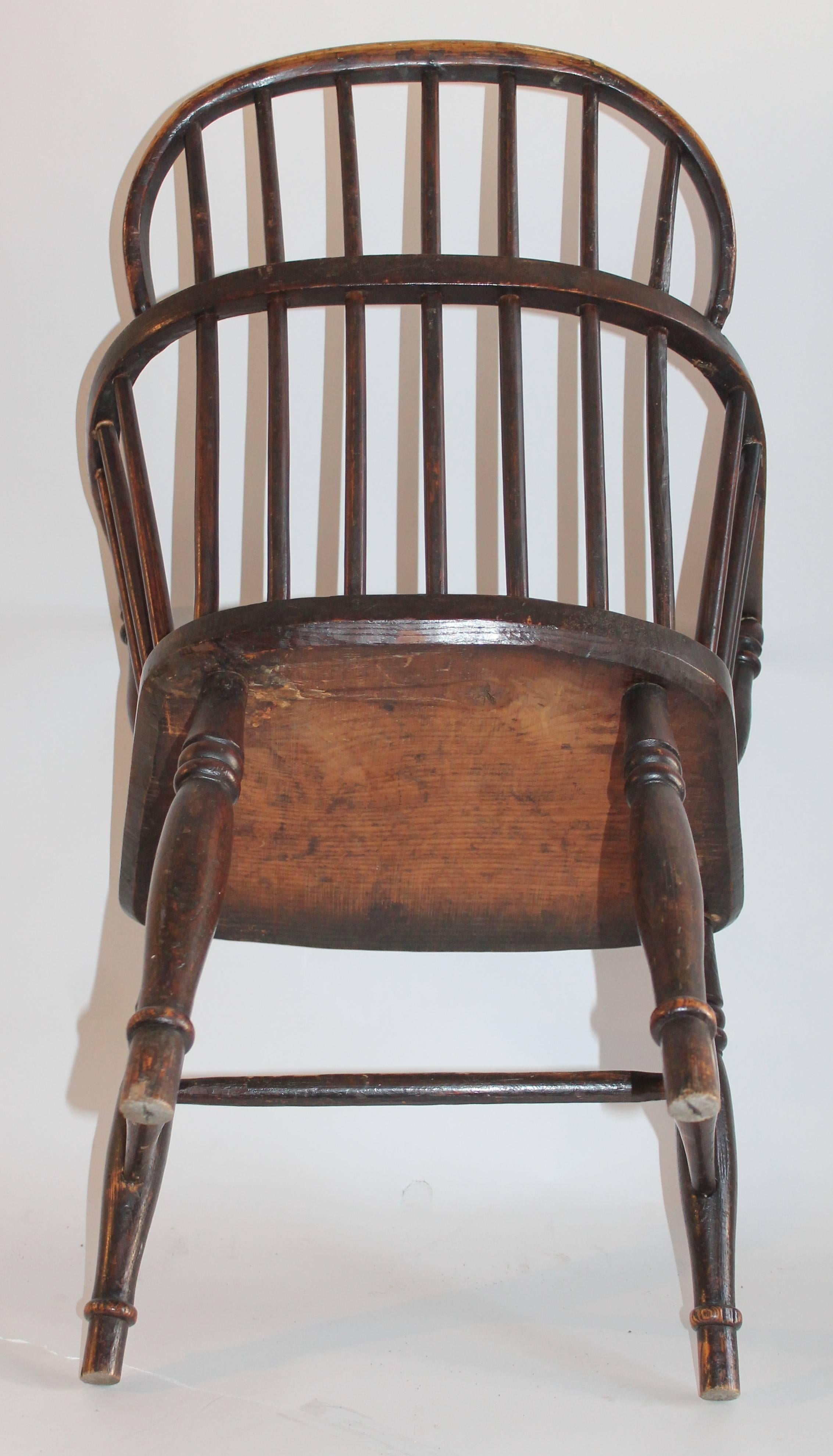 Extended Arm English 19th Century Windsor Chair 1