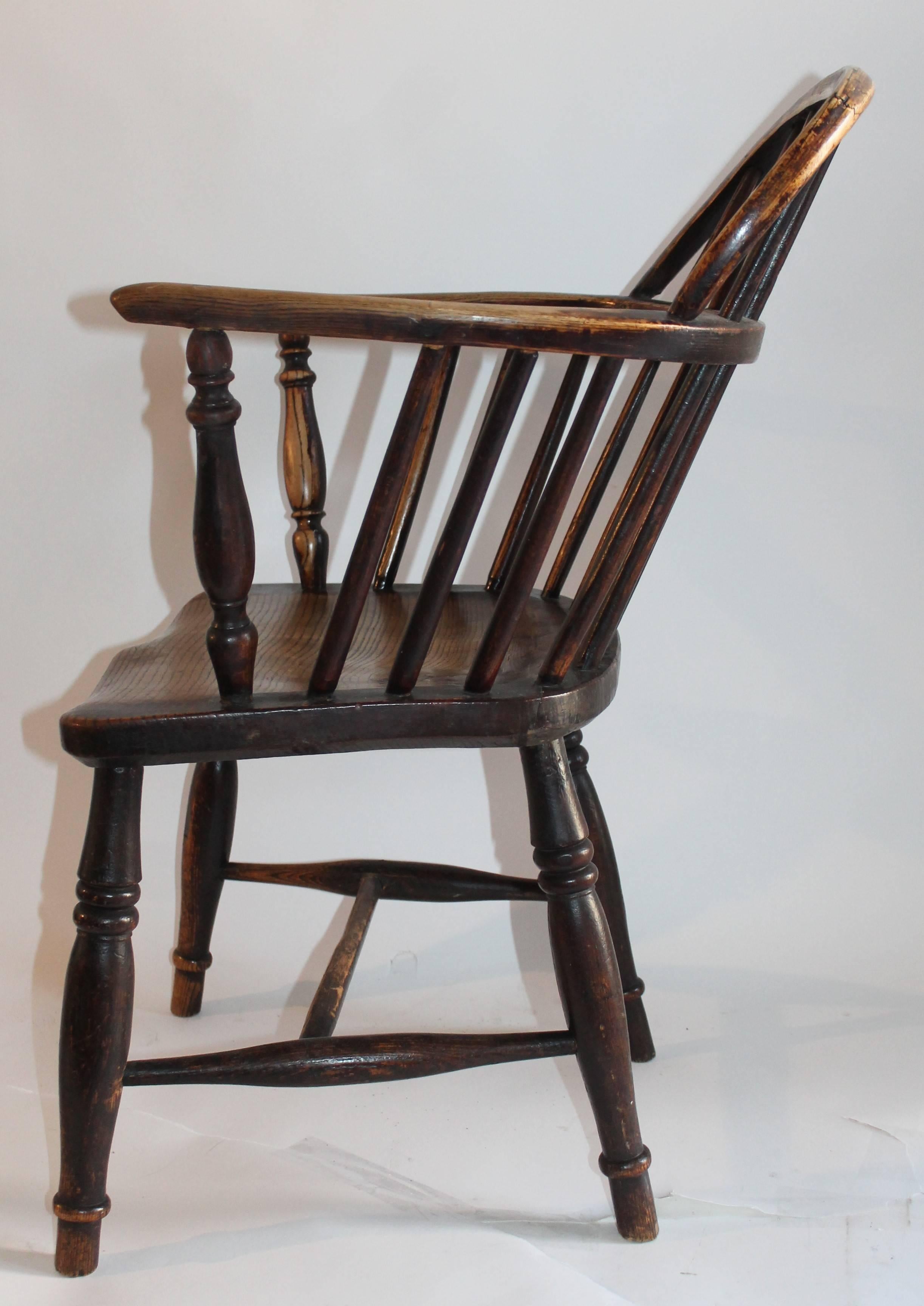 Country Extended Arm English 19th Century Windsor Chair