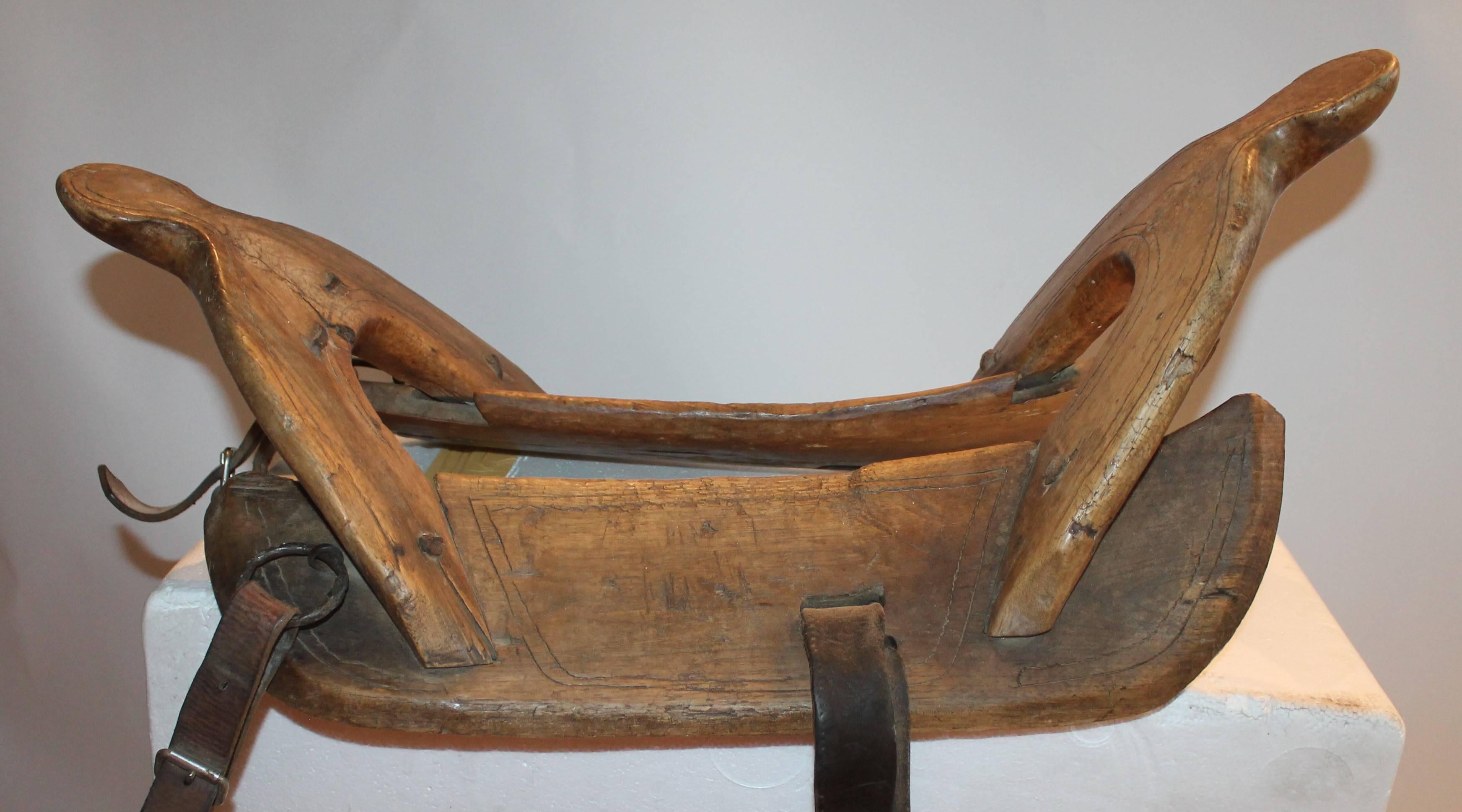 porte selle en bois sur pied