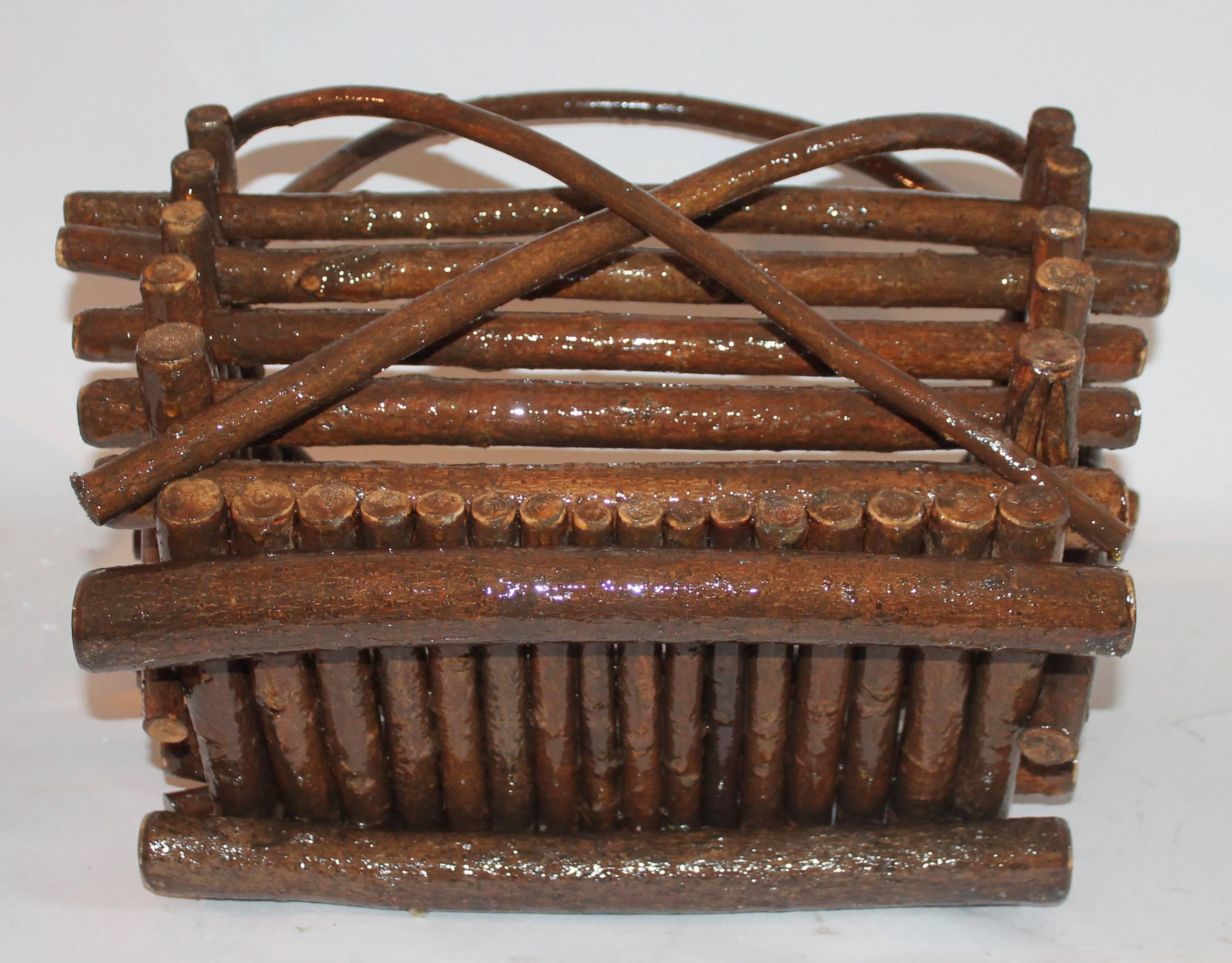 Willow Handmade Magazine Holder In Excellent Condition In Los Angeles, CA