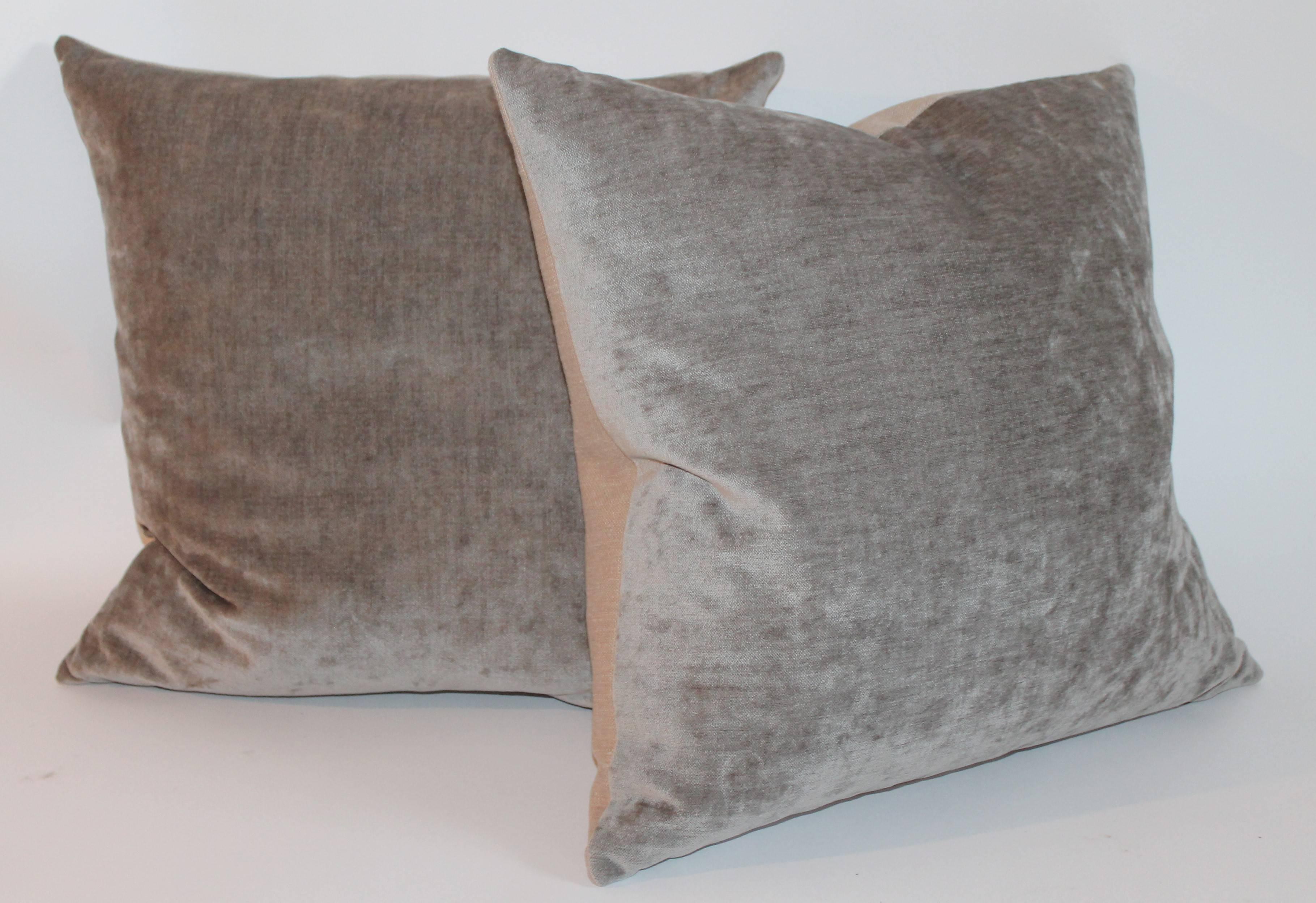 Velvet Lux Silk Olive Green Pillows, Pair In Excellent Condition In Los Angeles, CA