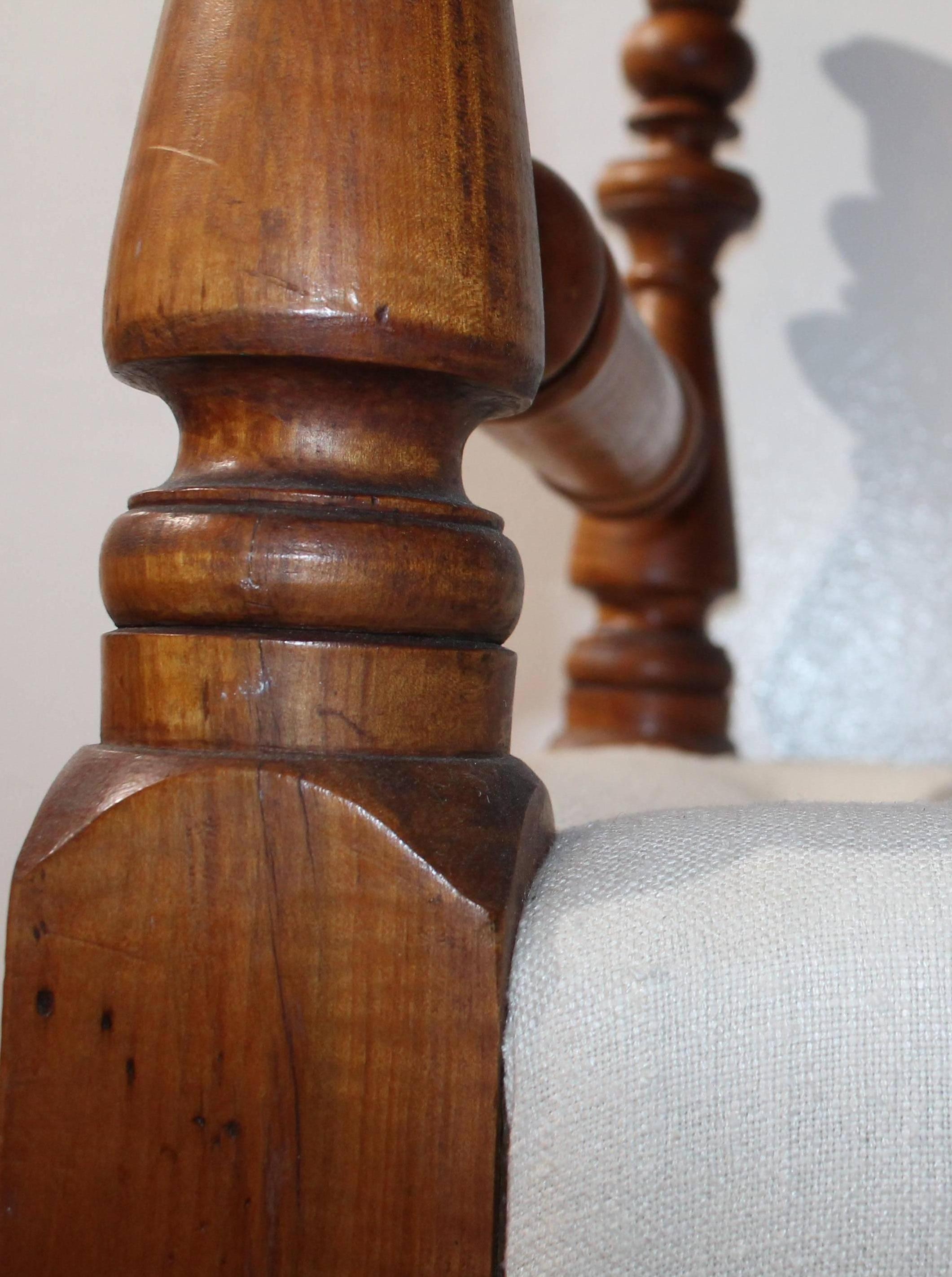 Early 19th Century Bird's-Eye Maple Daybed or Bench Upholstered in Linen In Excellent Condition In Los Angeles, CA