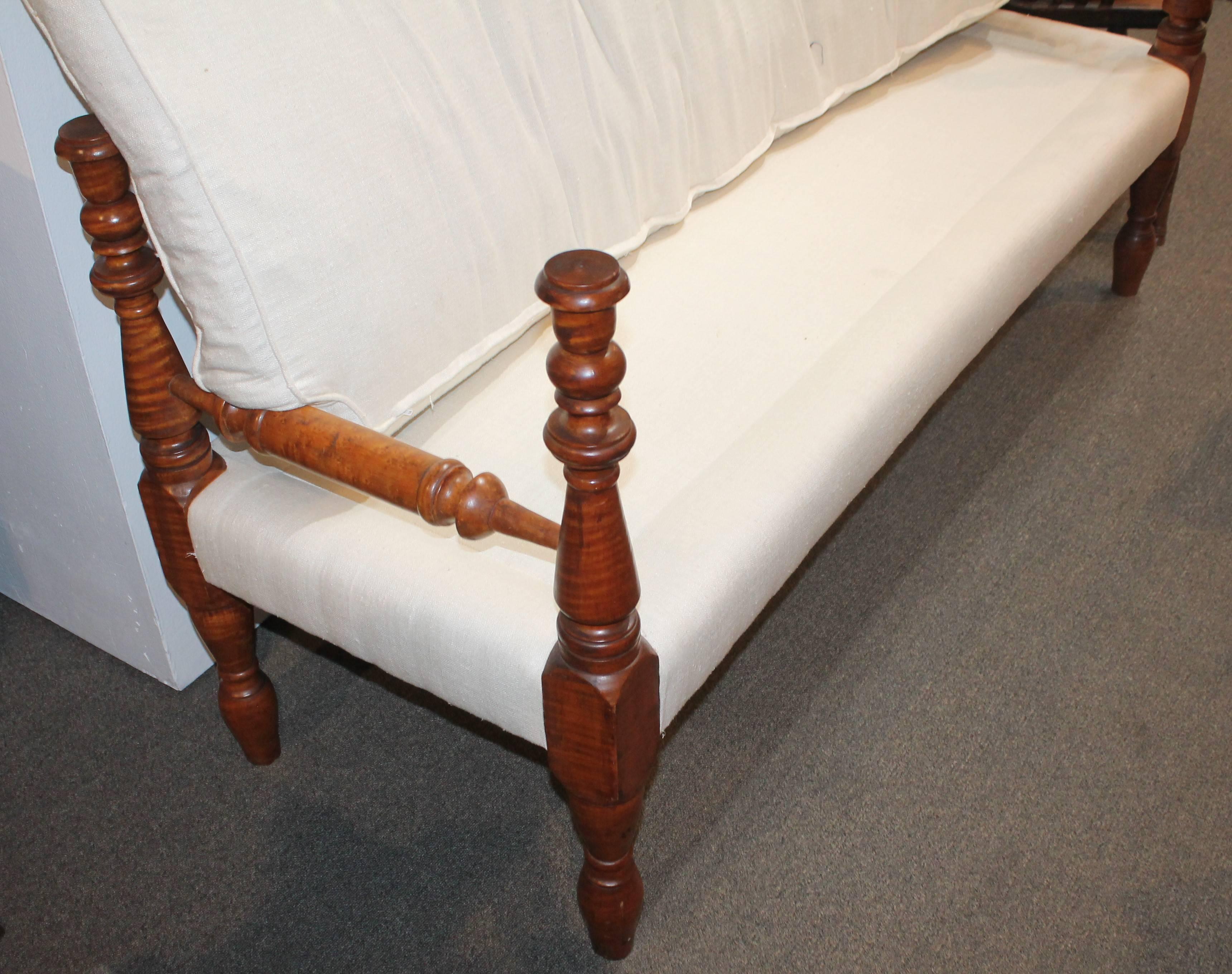 Patinated Early 19th Century Bird's-Eye Maple Daybed or Bench Upholstered in Linen