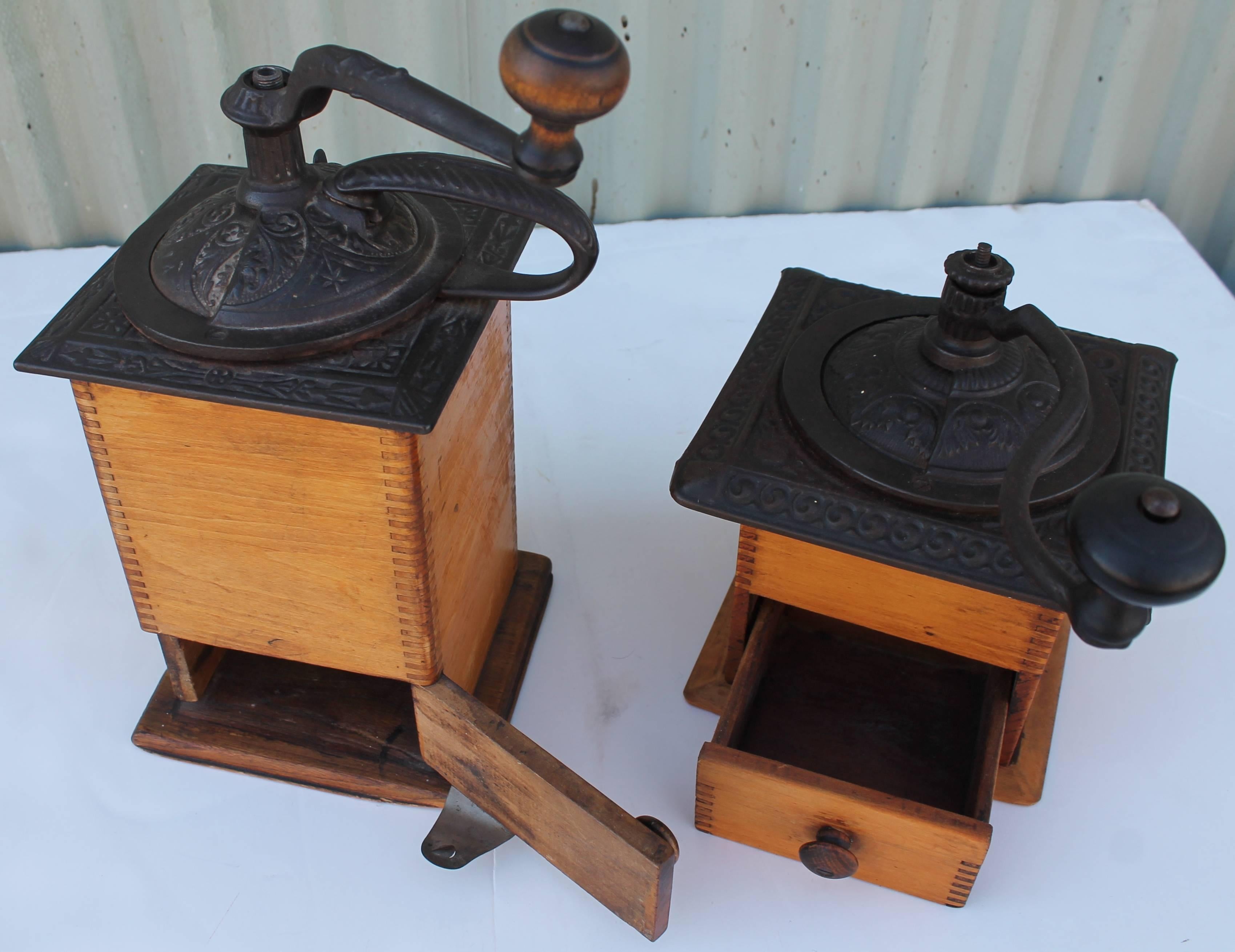 Small and Large 19th Century Coffee Grinders from New England In Excellent Condition For Sale In Los Angeles, CA