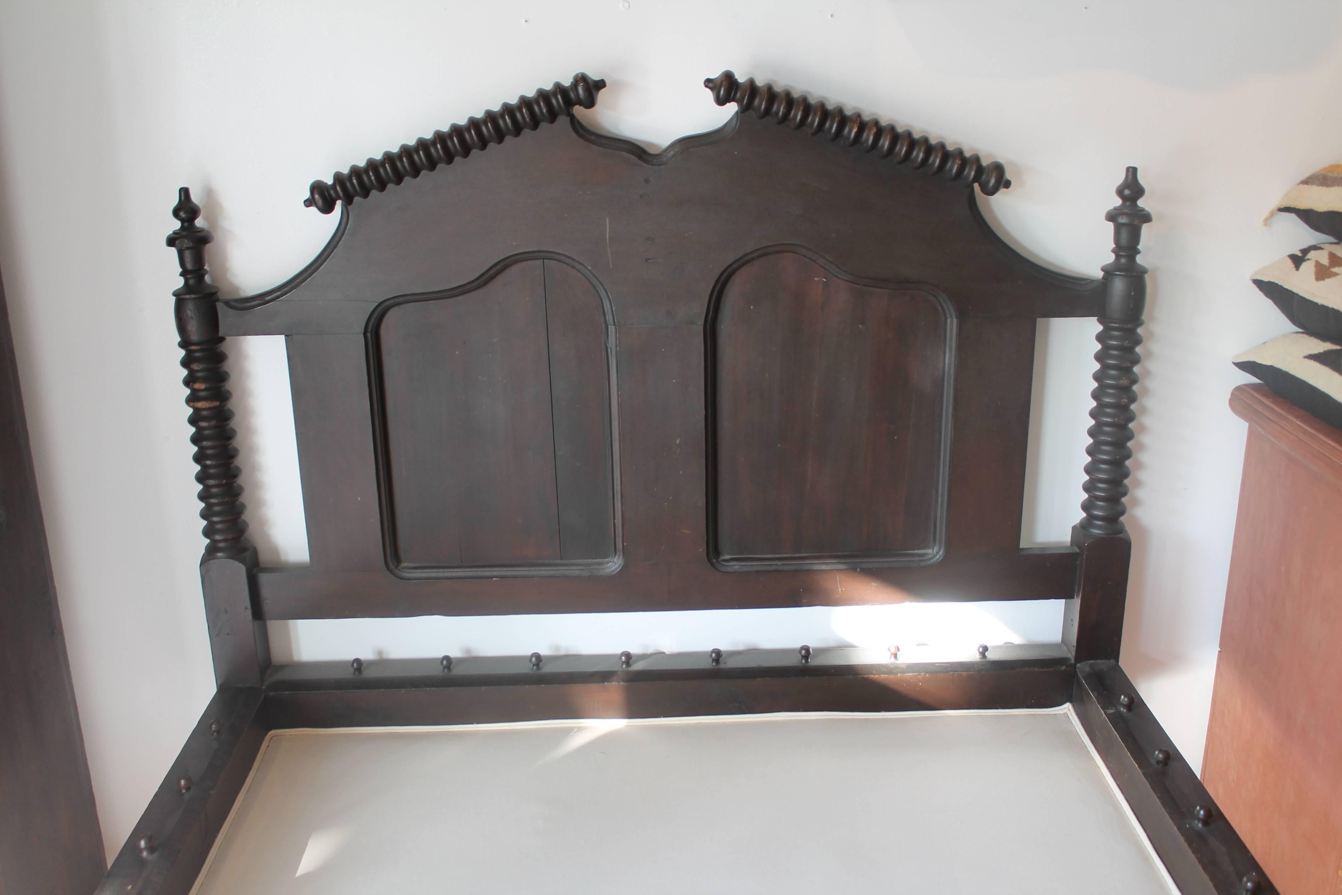 Early 19th Century Ginny Lind Spool Bed 2