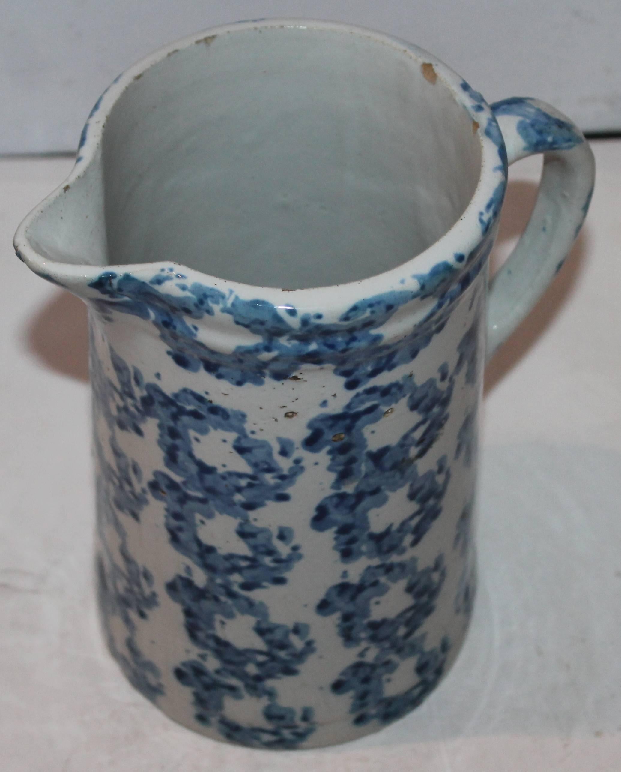 This wonderful design spongeware pottery pitcher is in fine condition. This stylized spongeware is always more desired.