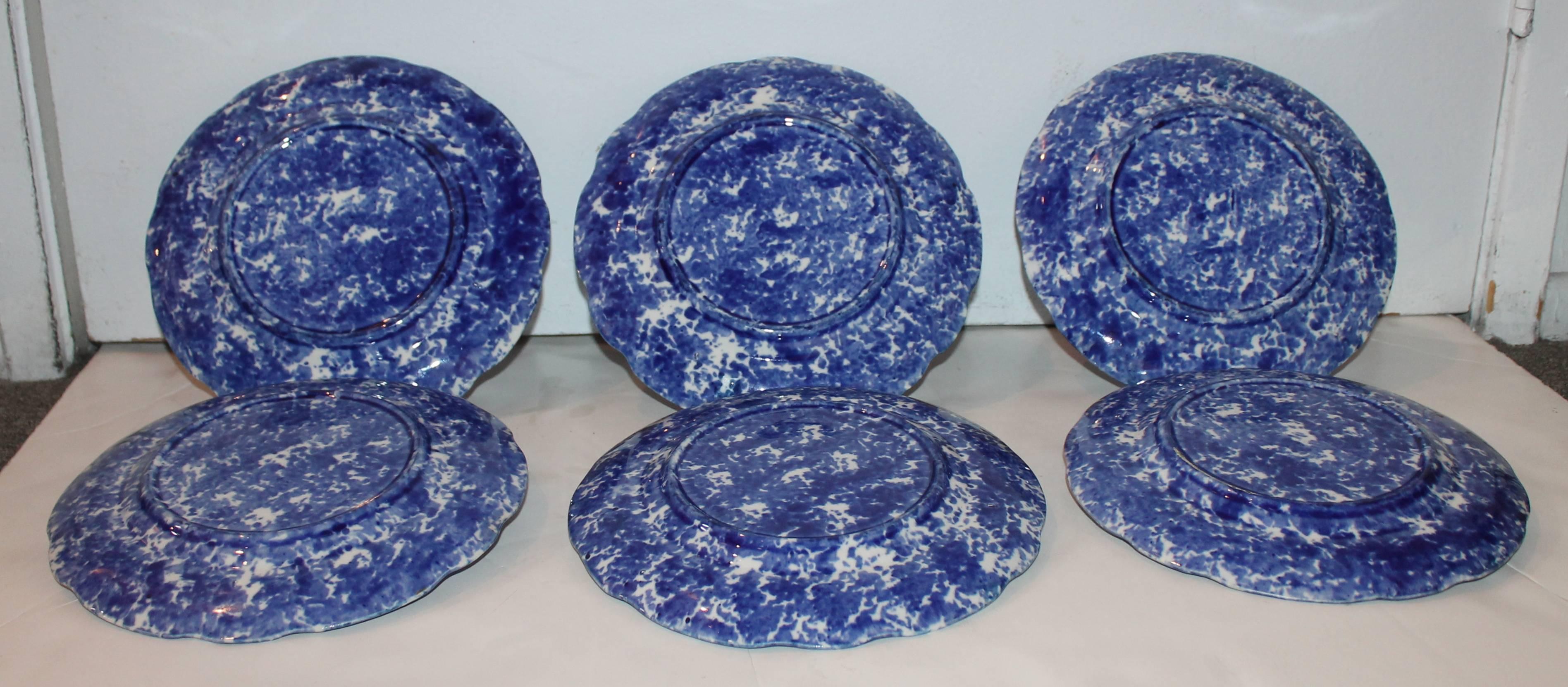 Country Rare ensemble de six assiettes à dîner assorties en éponge du 19ème siècle en vente