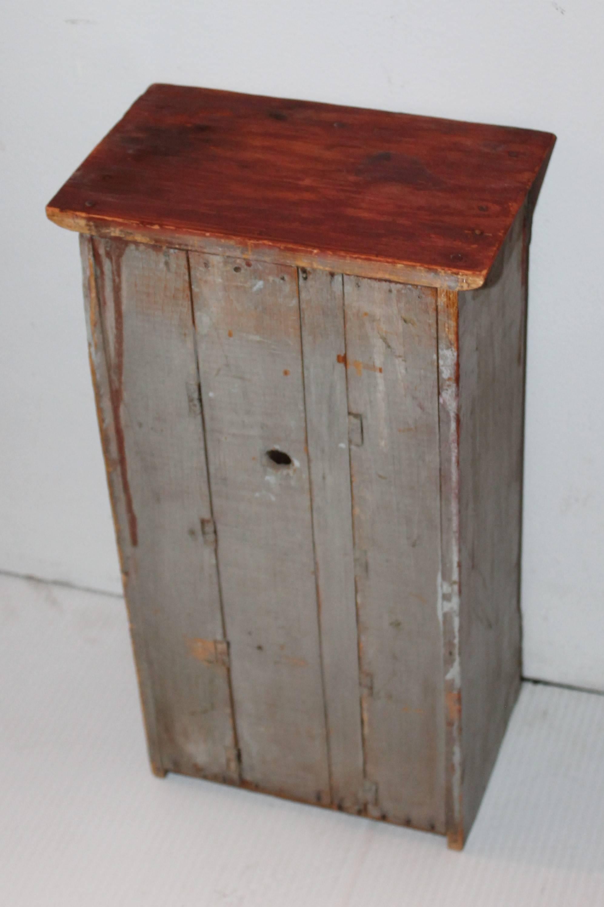 19th Century Original Painted Spice Box from Maine In Distressed Condition In Los Angeles, CA