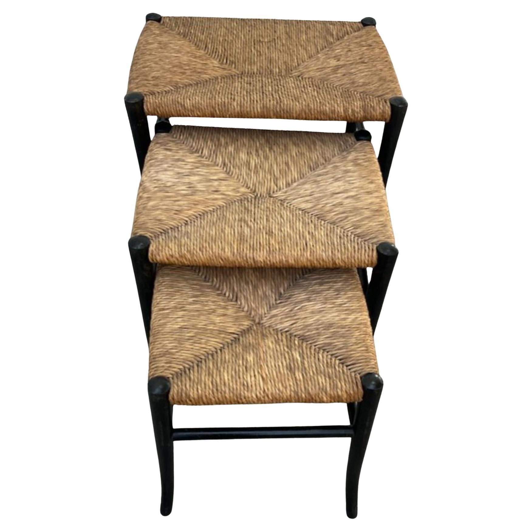 Italienische handgeflochtene Splint Top Nesting Tables-3 im Angebot