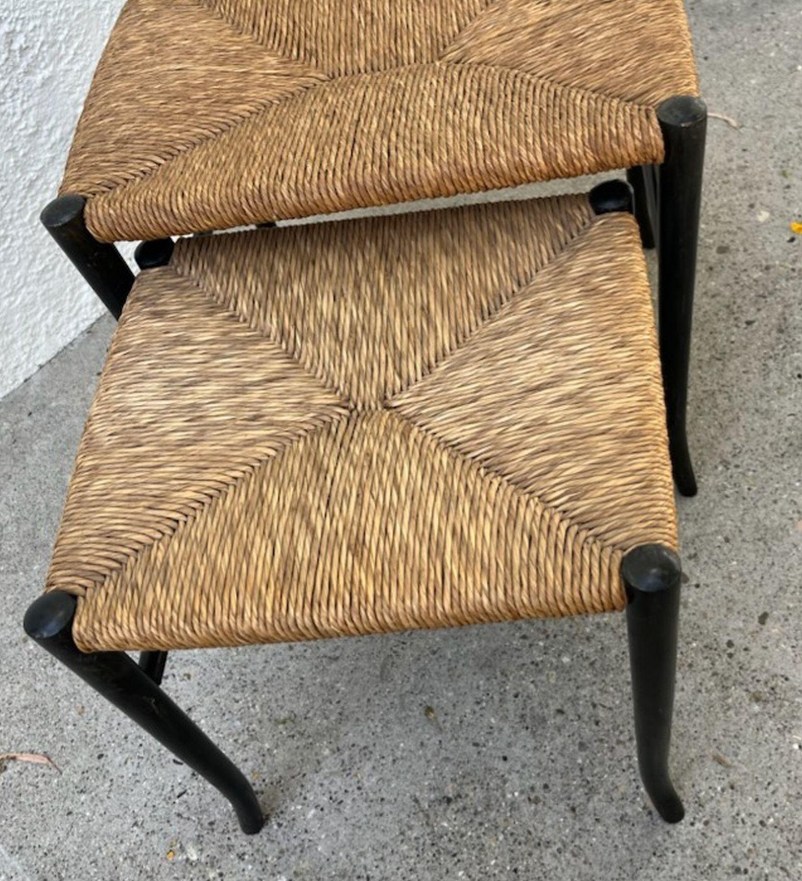 Italienische handgeflochtene Splint Top Nesting Tables-3 (amerikanisch) im Angebot