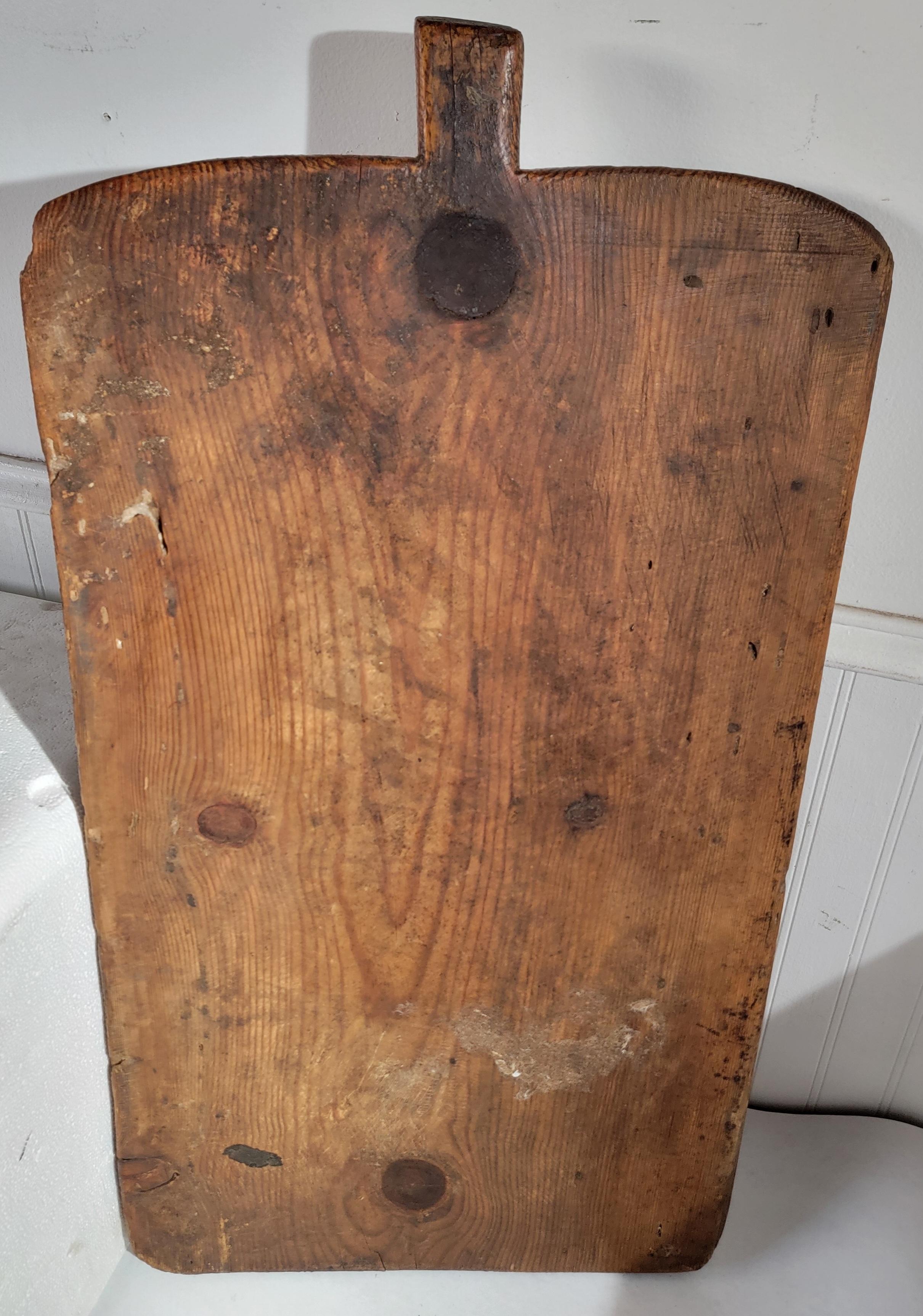 Handgeschnitztes Schneidebrett aus Holz im Zustand „Gut“ im Angebot in Los Angeles, CA