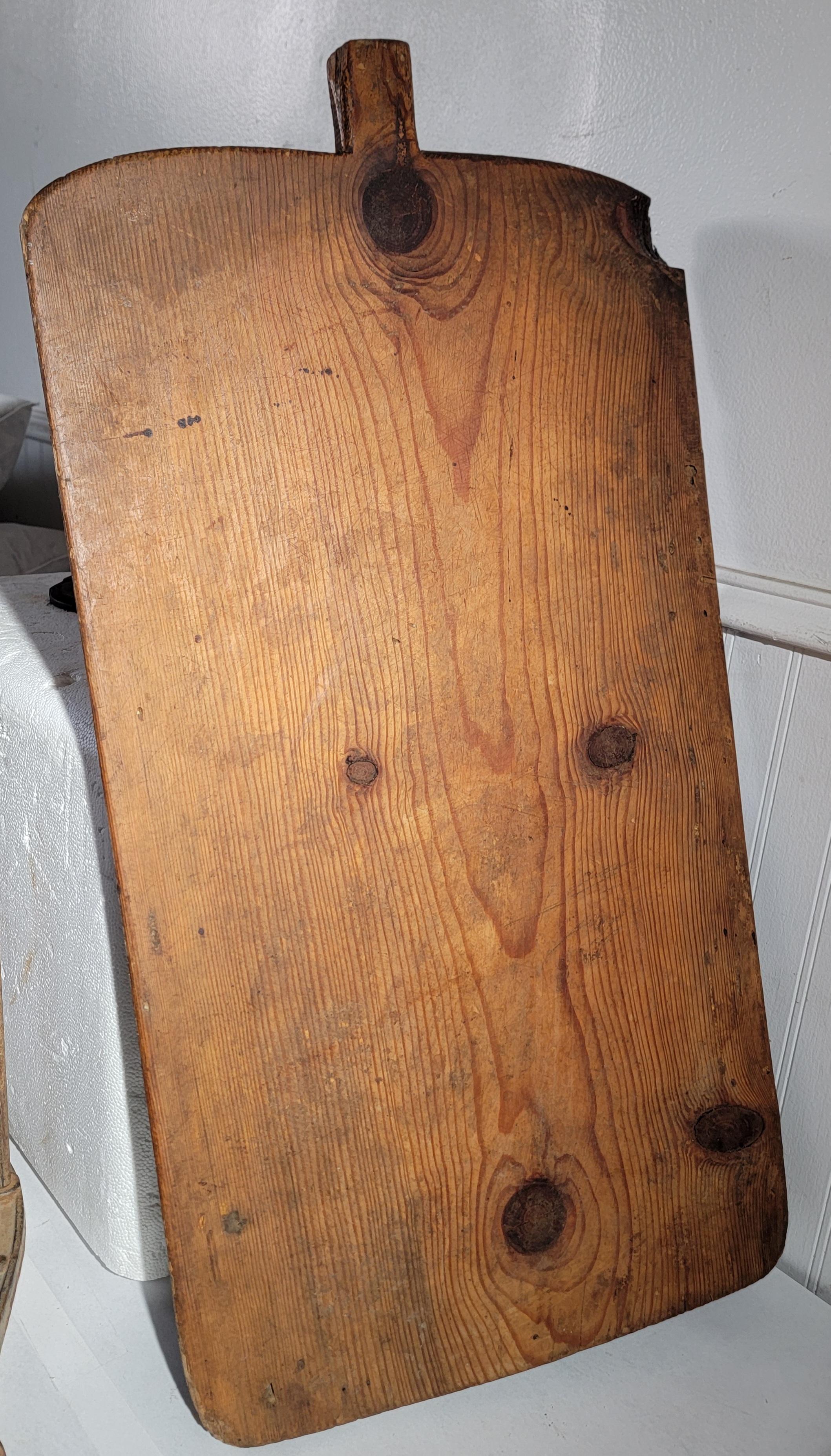 Handgeschnitztes Schneidebrett aus Holz (Adirondack) im Angebot