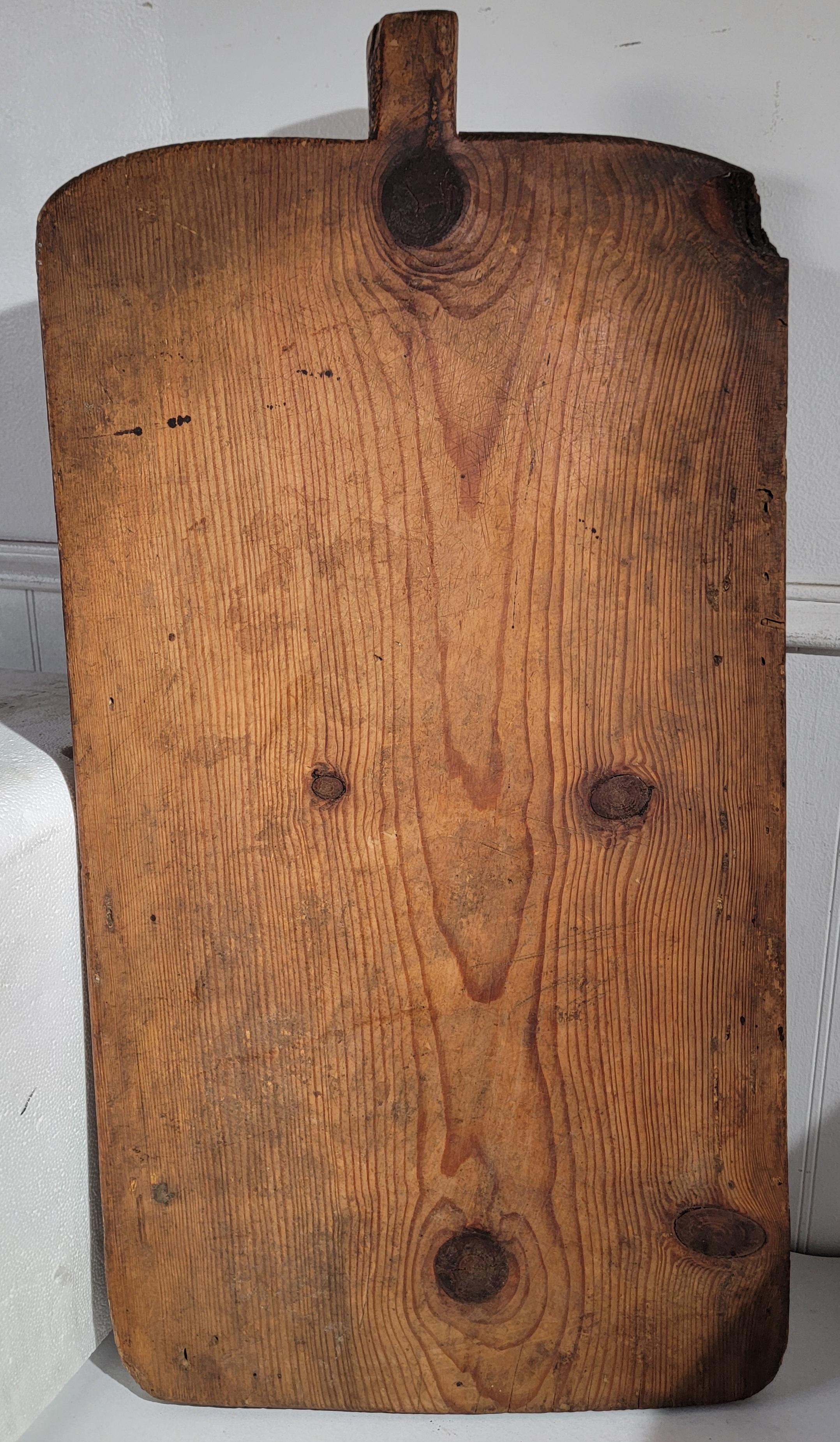 Handgeschnitztes Schneidebrett aus Holz (amerikanisch) im Angebot