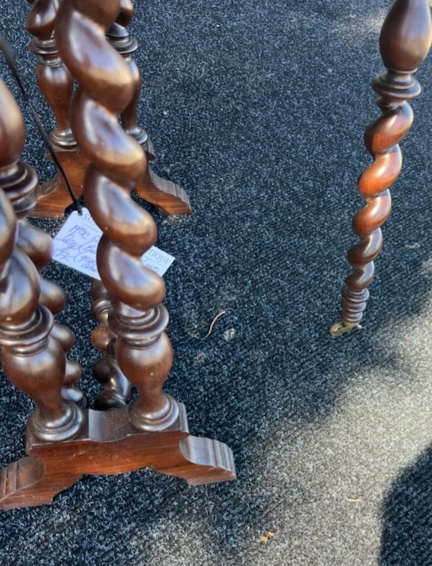 19thc Barley twist Drop Leaf Side Table In Good Condition For Sale In Los Angeles, CA
