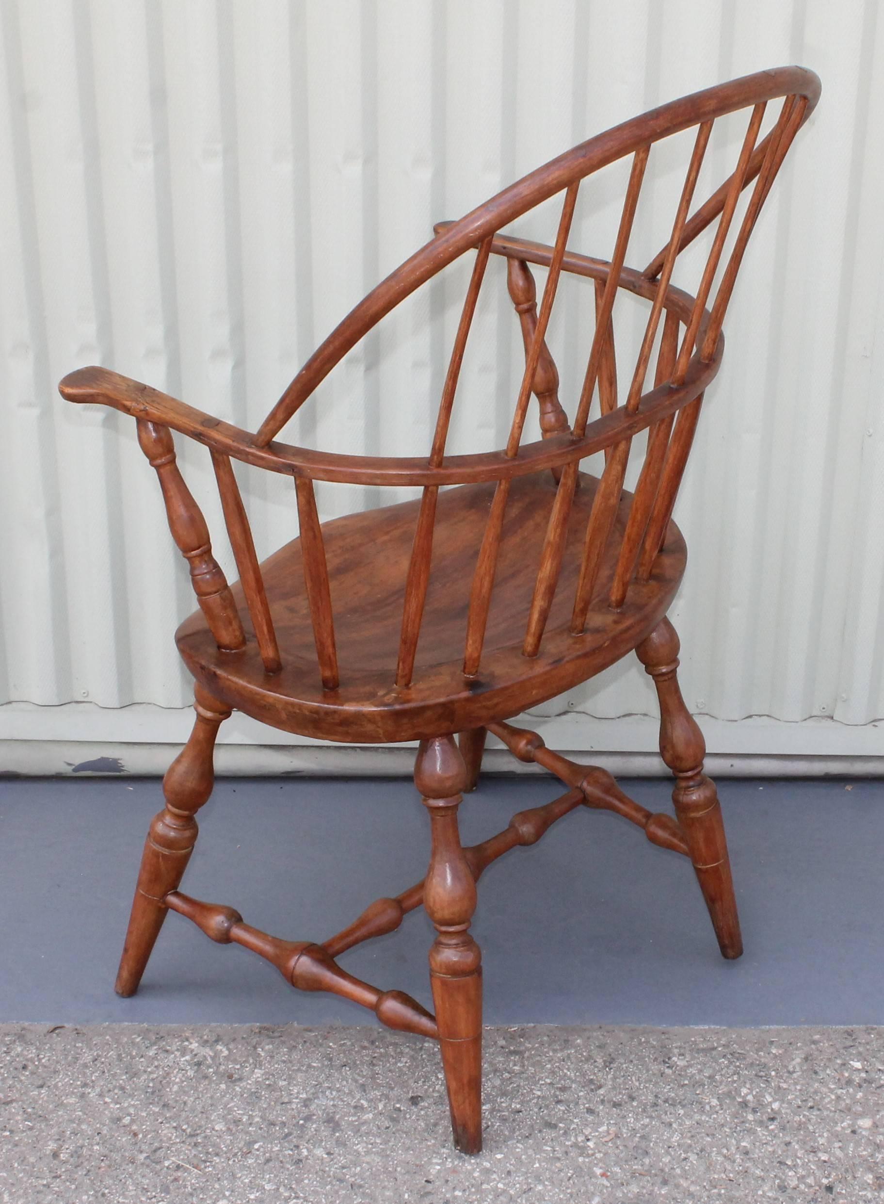 18th Century Sack Back Extended Arm Windsor Chair In Good Condition In Los Angeles, CA