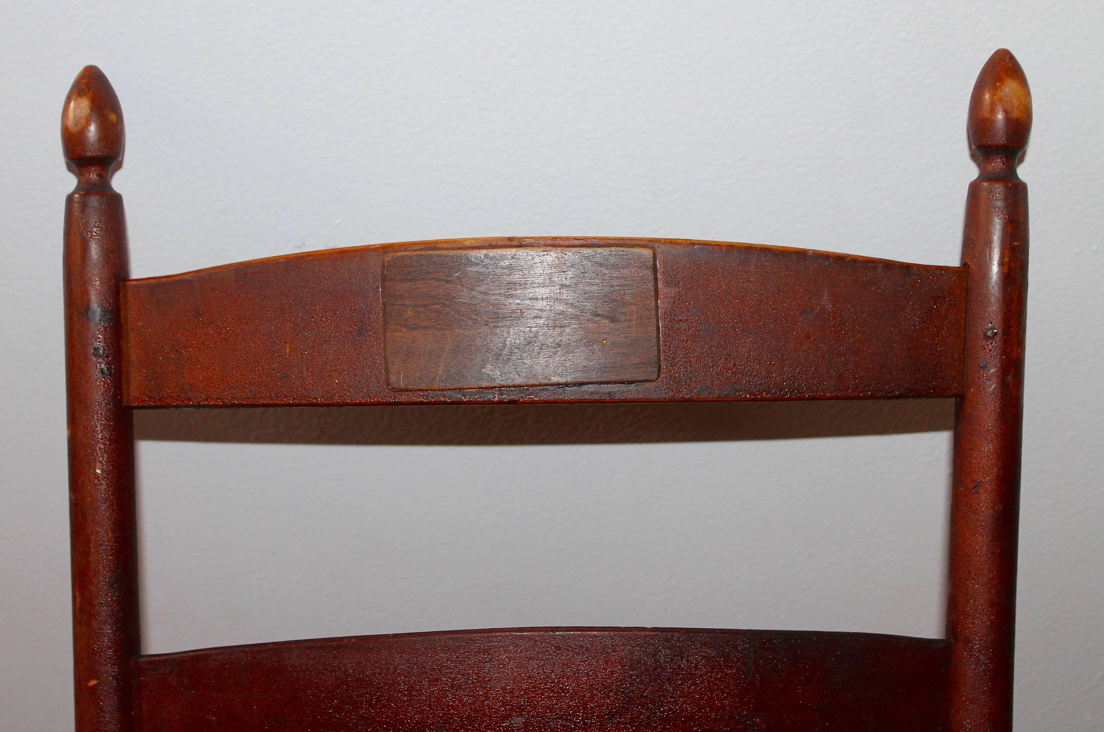 19th Century Mt. Lebanon Shaker Ladder Back and Tilter Side Chair In Excellent Condition In Los Angeles, CA