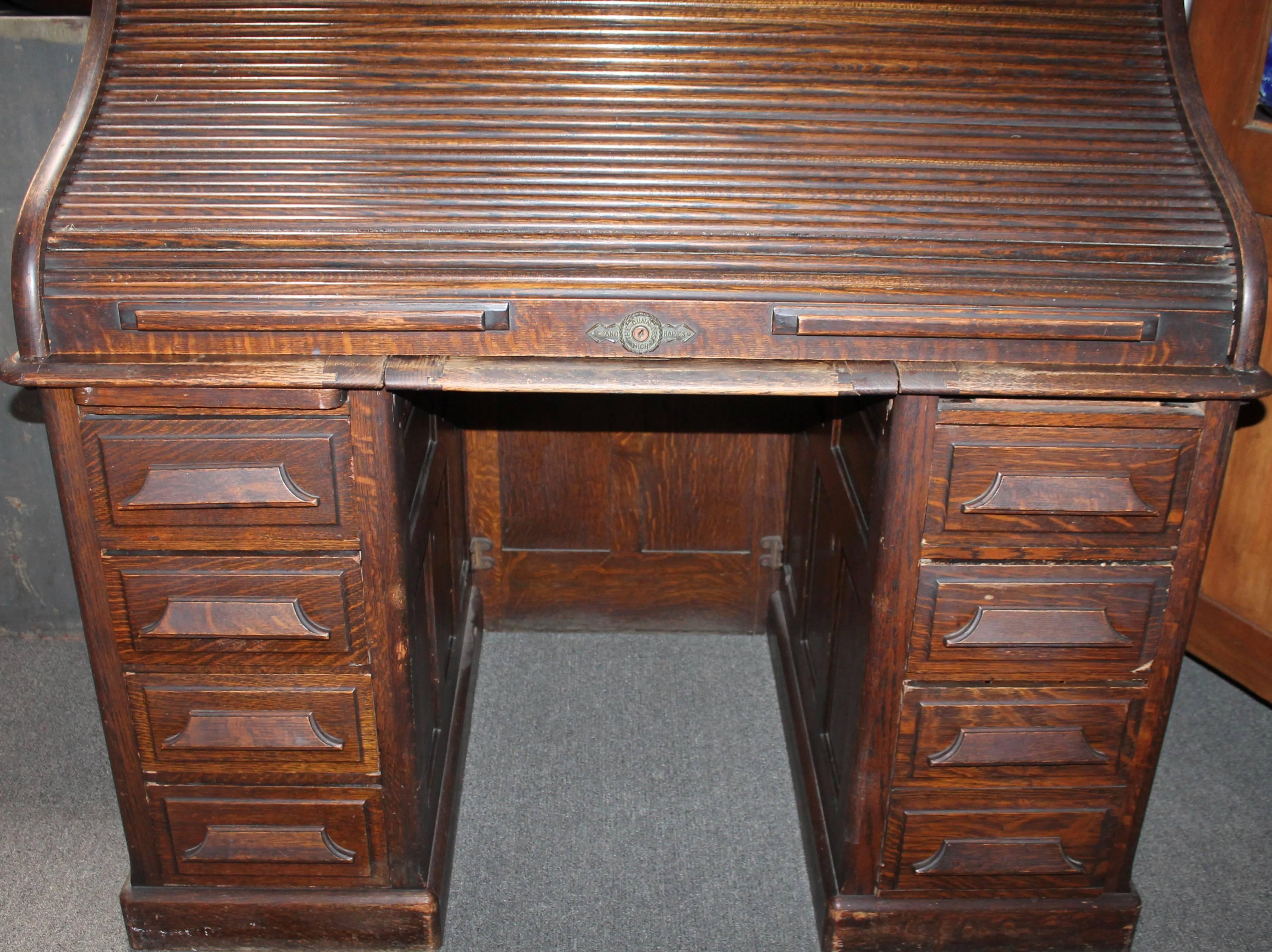 American Craftsman Late 19th Century Gunn Furniture Co Roll Top Desk