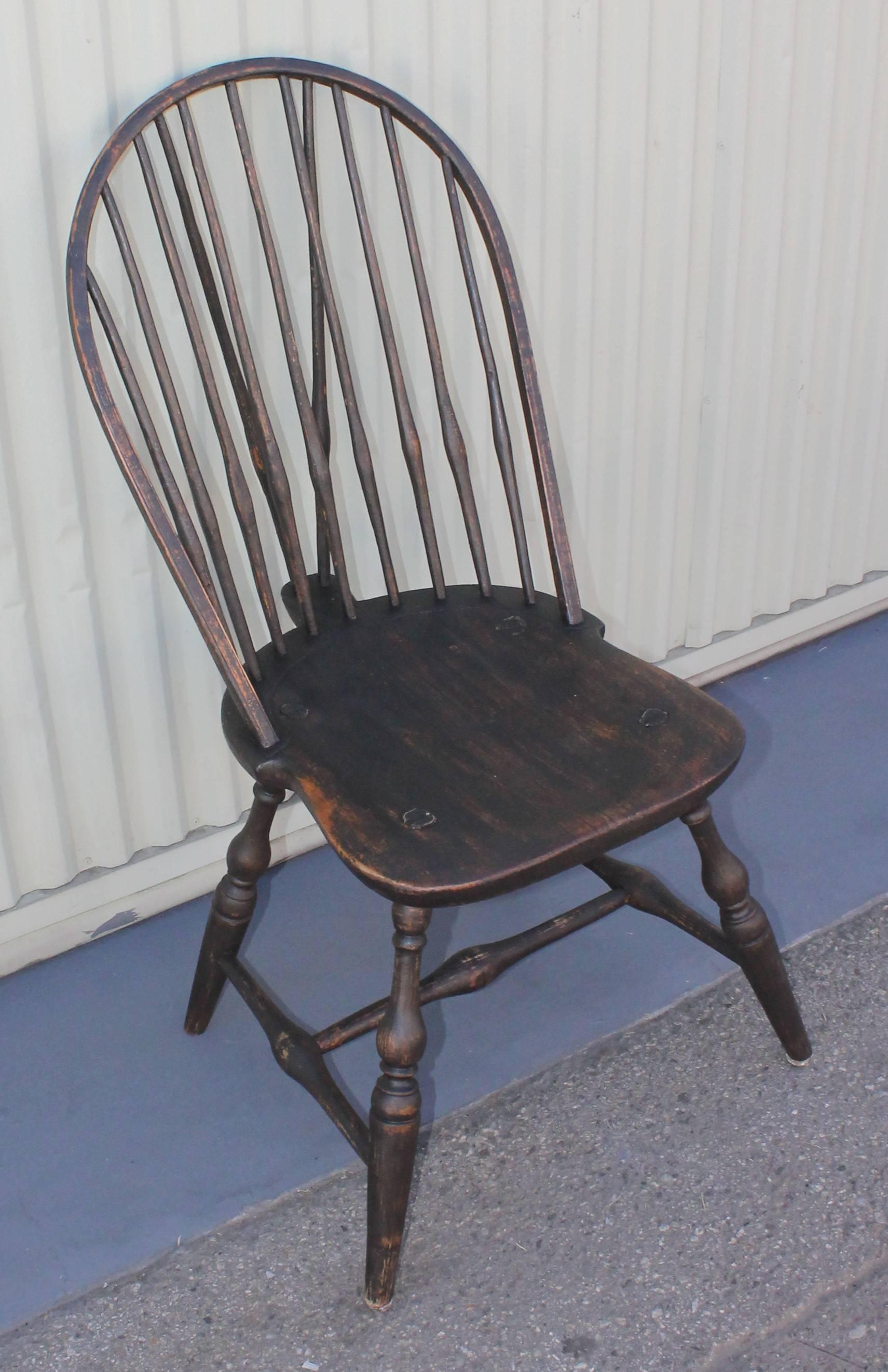 18th Century Set of Four Brace Back, New England, Windsor Chairs In Distressed Condition In Los Angeles, CA