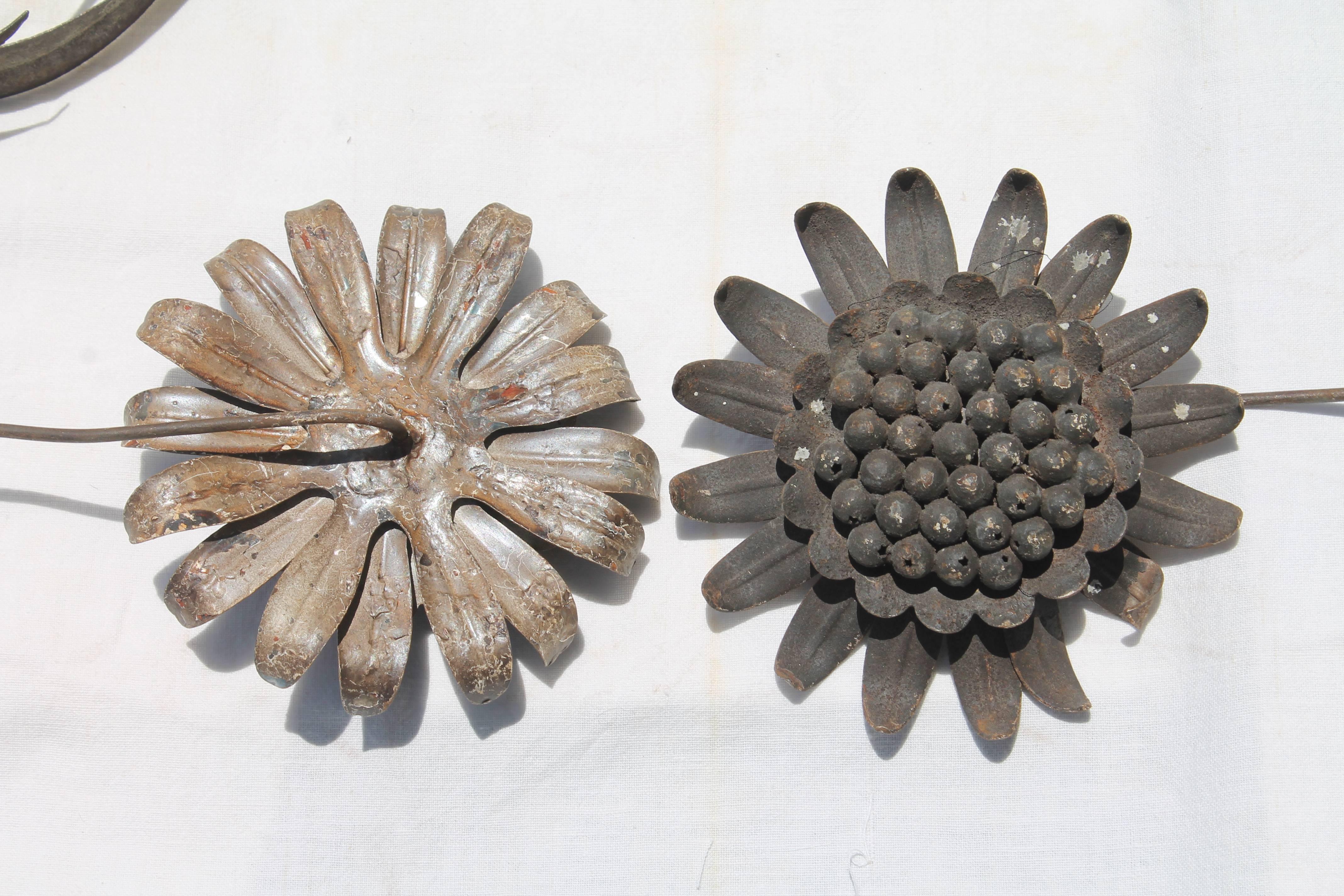 Early 20th Century Tin Folk Art Sunflower Collection In Good Condition In Los Angeles, CA