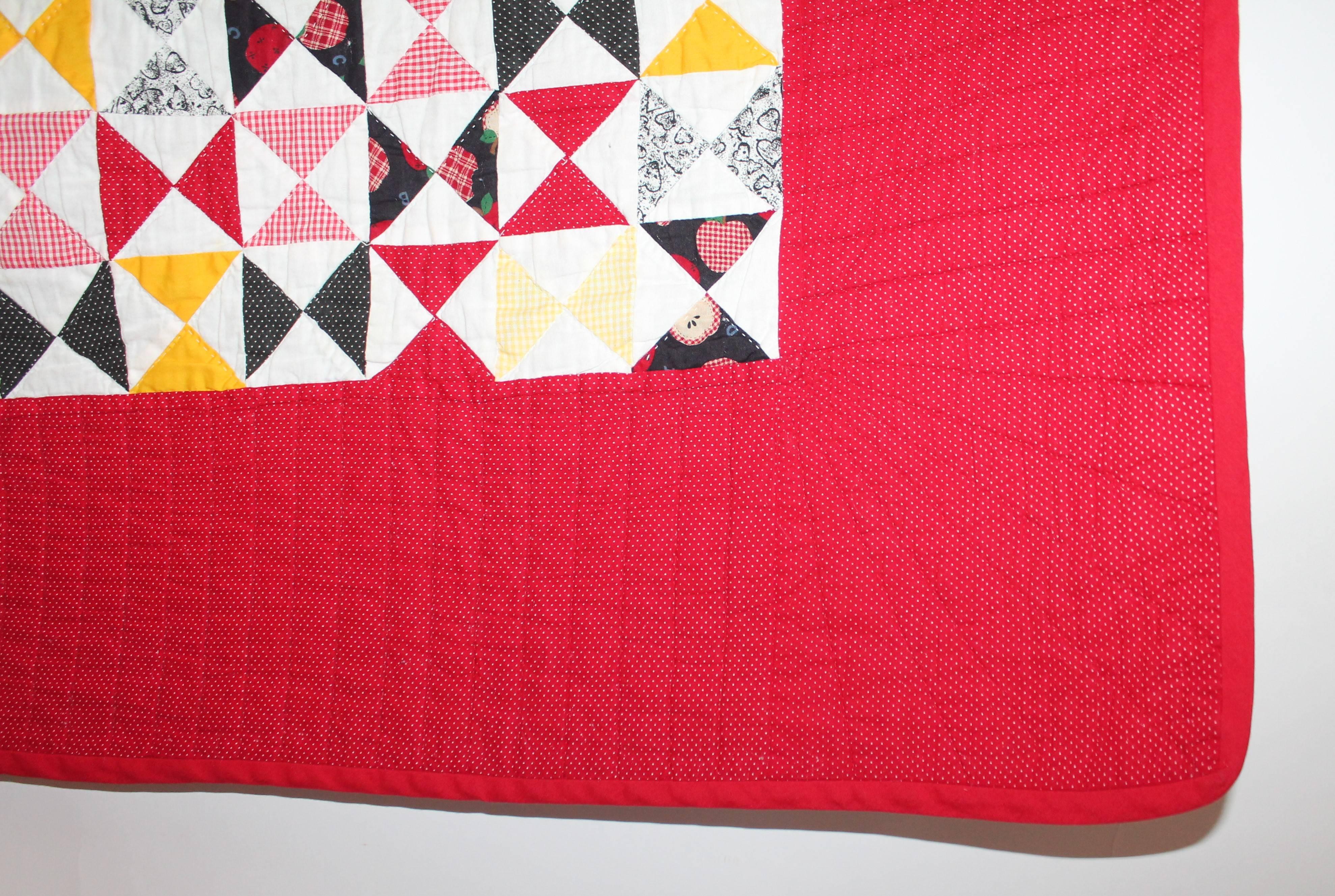 Country Vibrant Mini-Peiced Hour Glass Crib Quilt