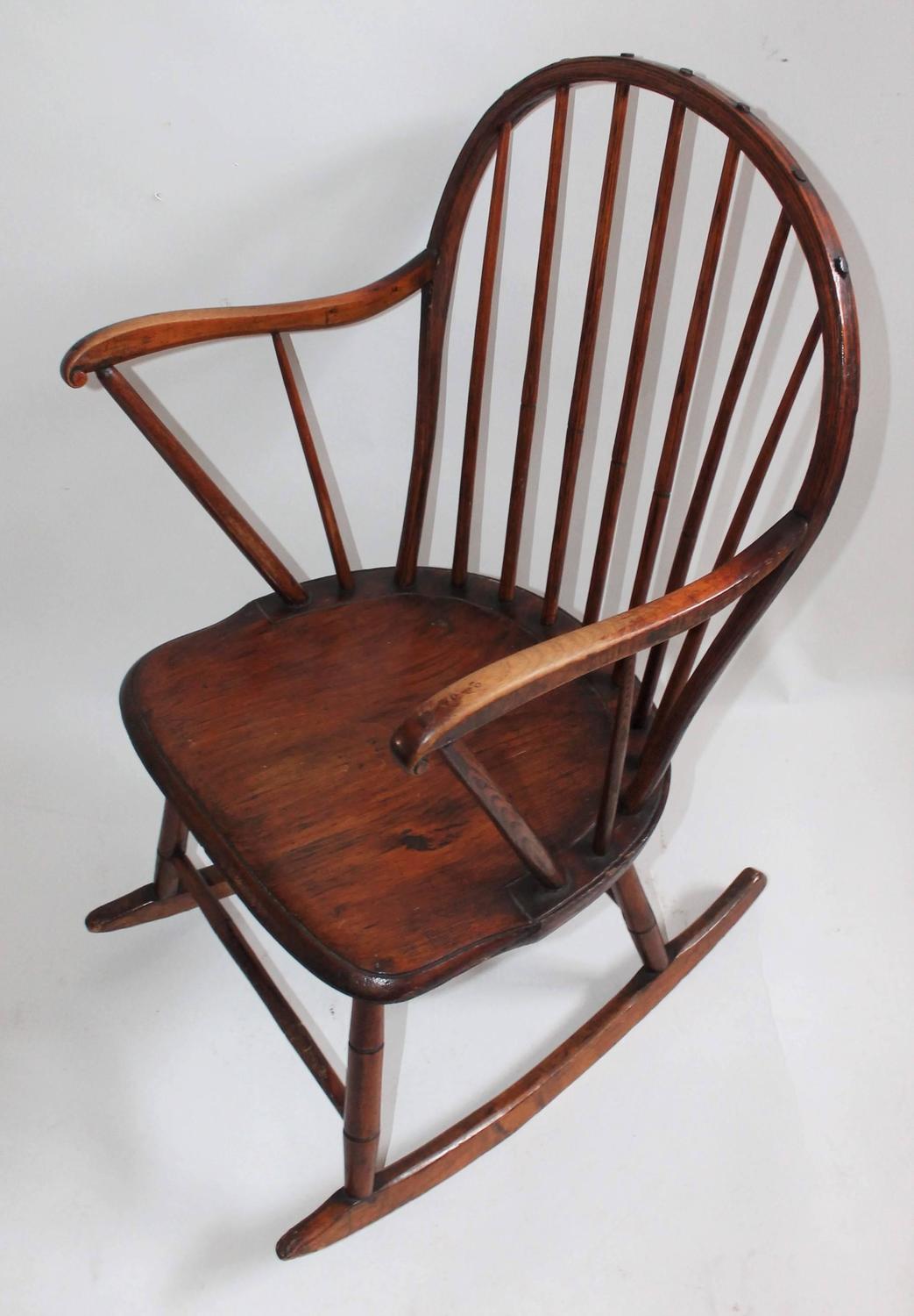 18th Century Extended Arm Windsor Rocking Chair For Sale at 1stdibs