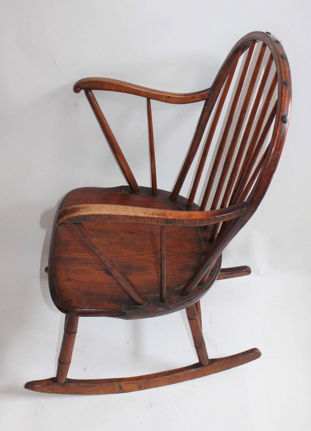 18th Century Extended Arm Windsor Rocking Chair For Sale at 1stdibs