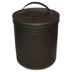 Contenitore in latta traforata del XIX secolo