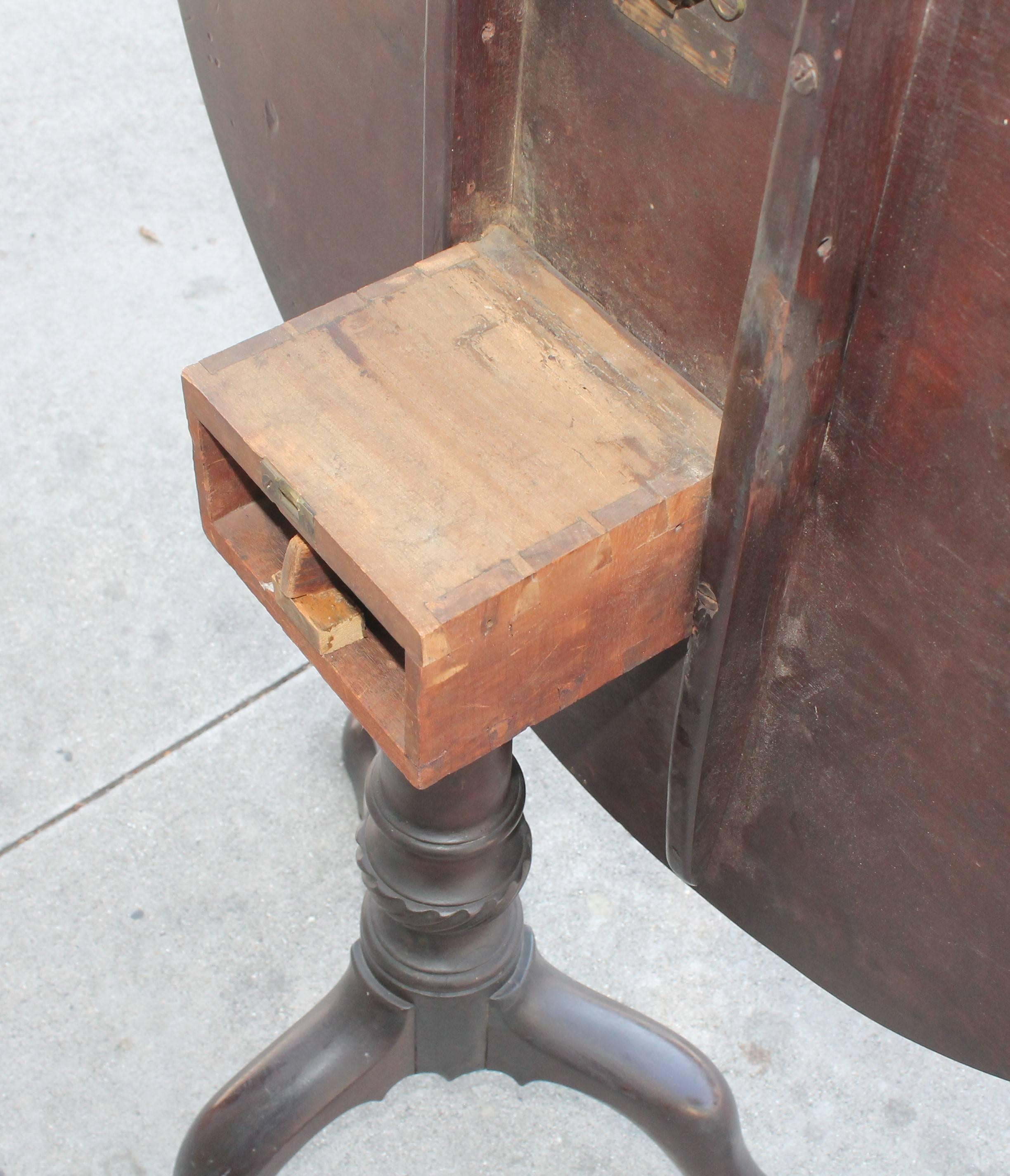 18th Century Lift Top / Tea Table from New England In Good Condition In Los Angeles, CA