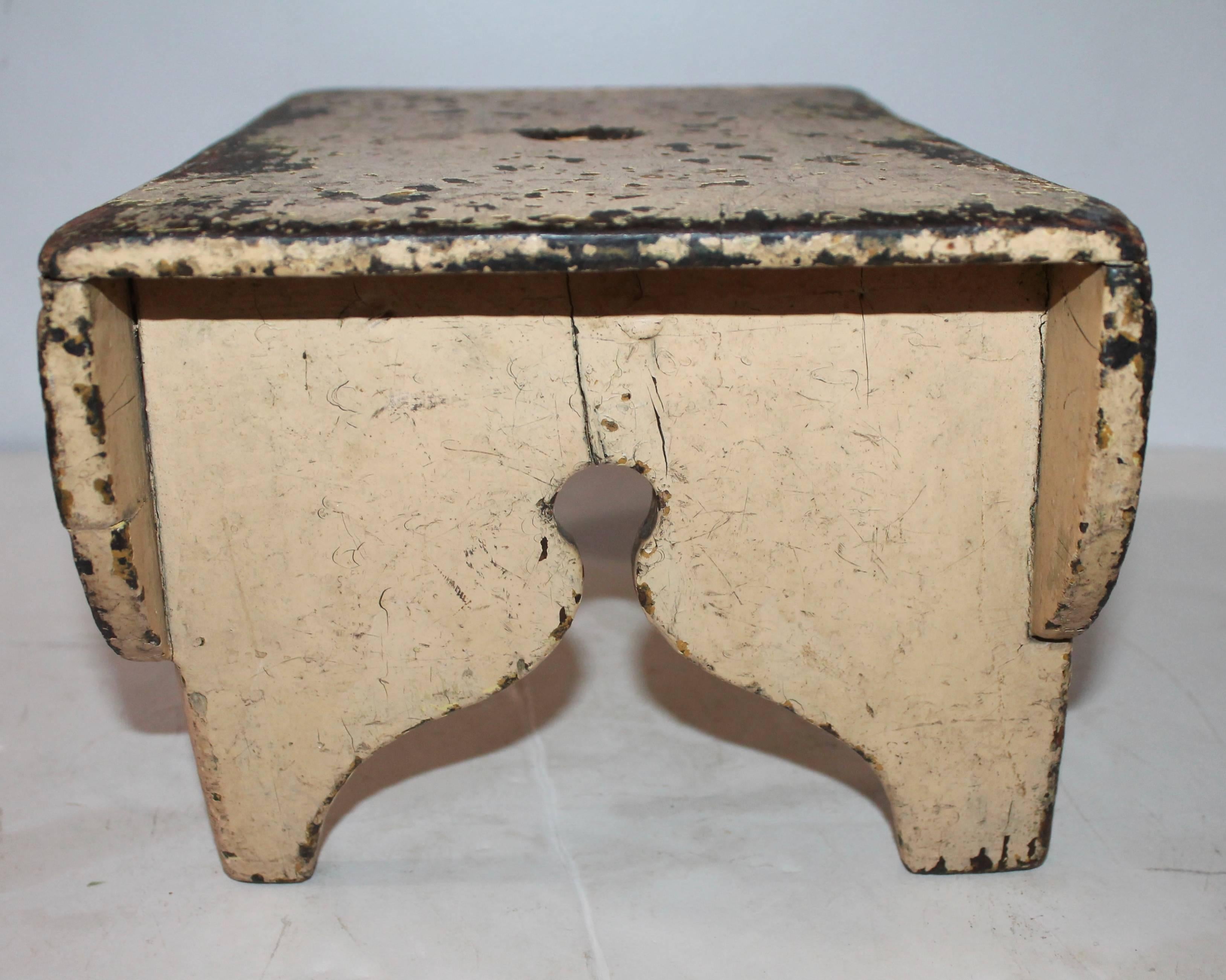 Early 19th Century Bench in Original Putty Paint In Distressed Condition In Los Angeles, CA