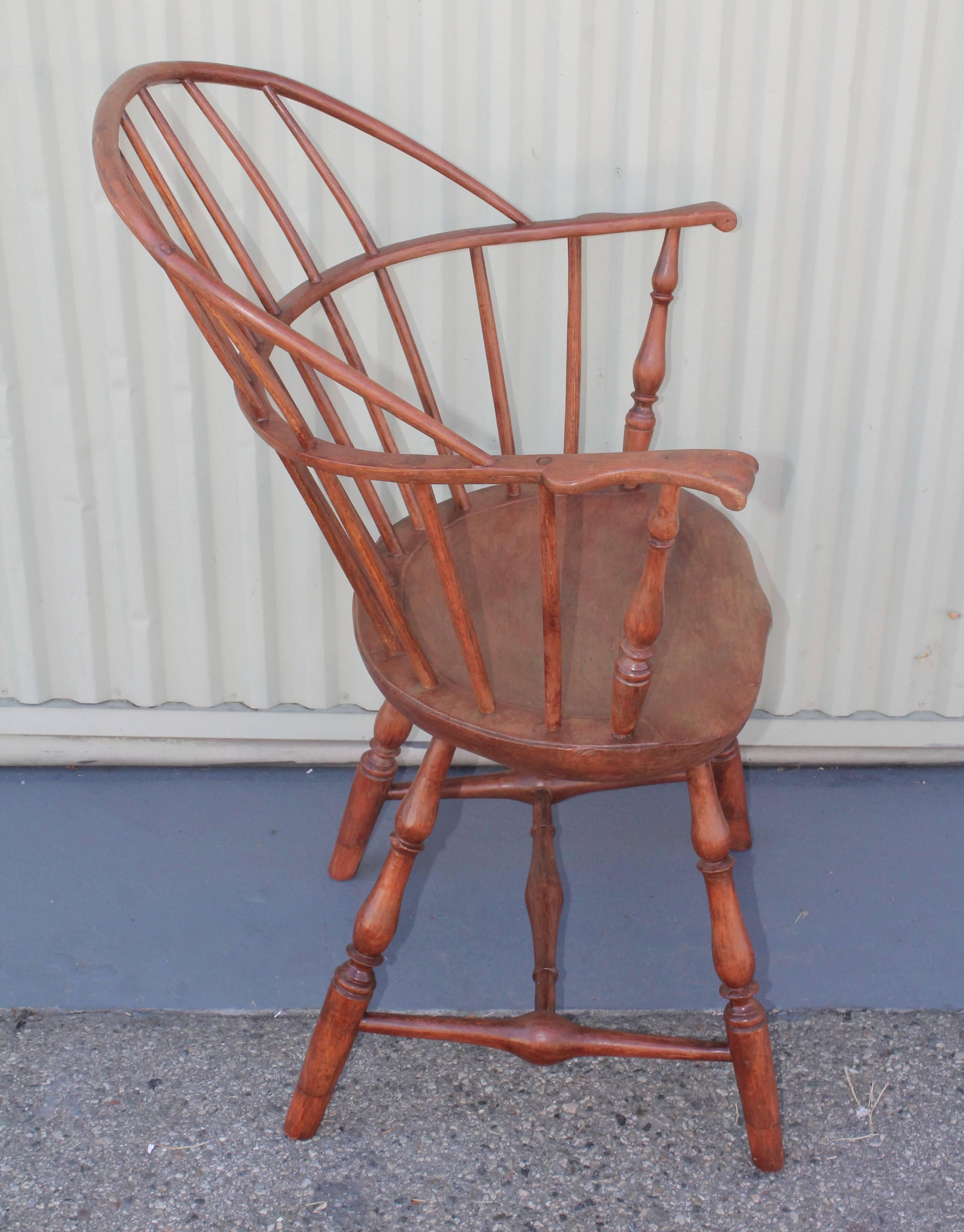 18th Century Salmon Painted Knuckle Arm Windsor Chair In Distressed Condition In Los Angeles, CA
