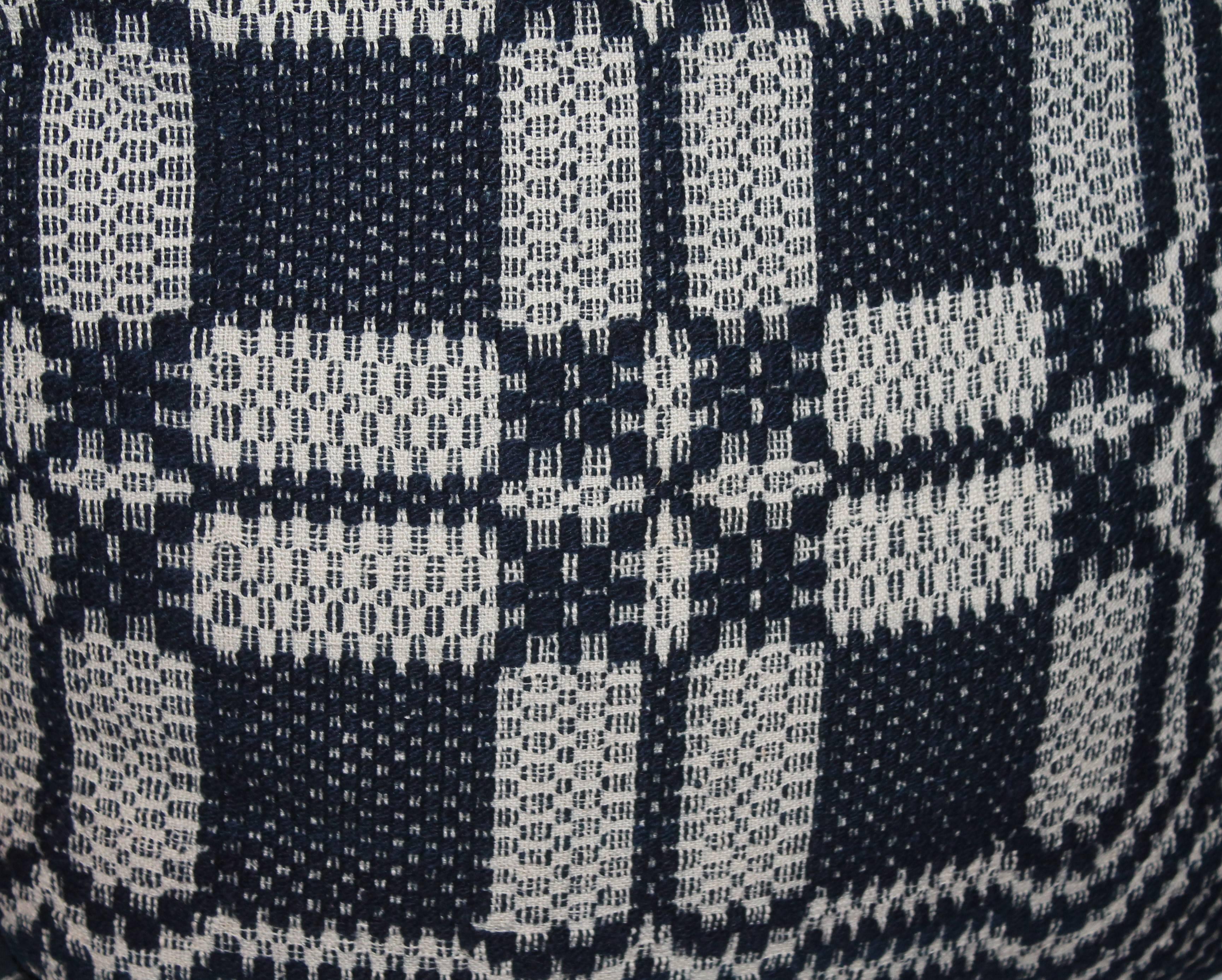 Paar handgewebte blau-weiße Jacquard-Deckelkissen aus dem 19. Jahrhundert (amerikanisch)